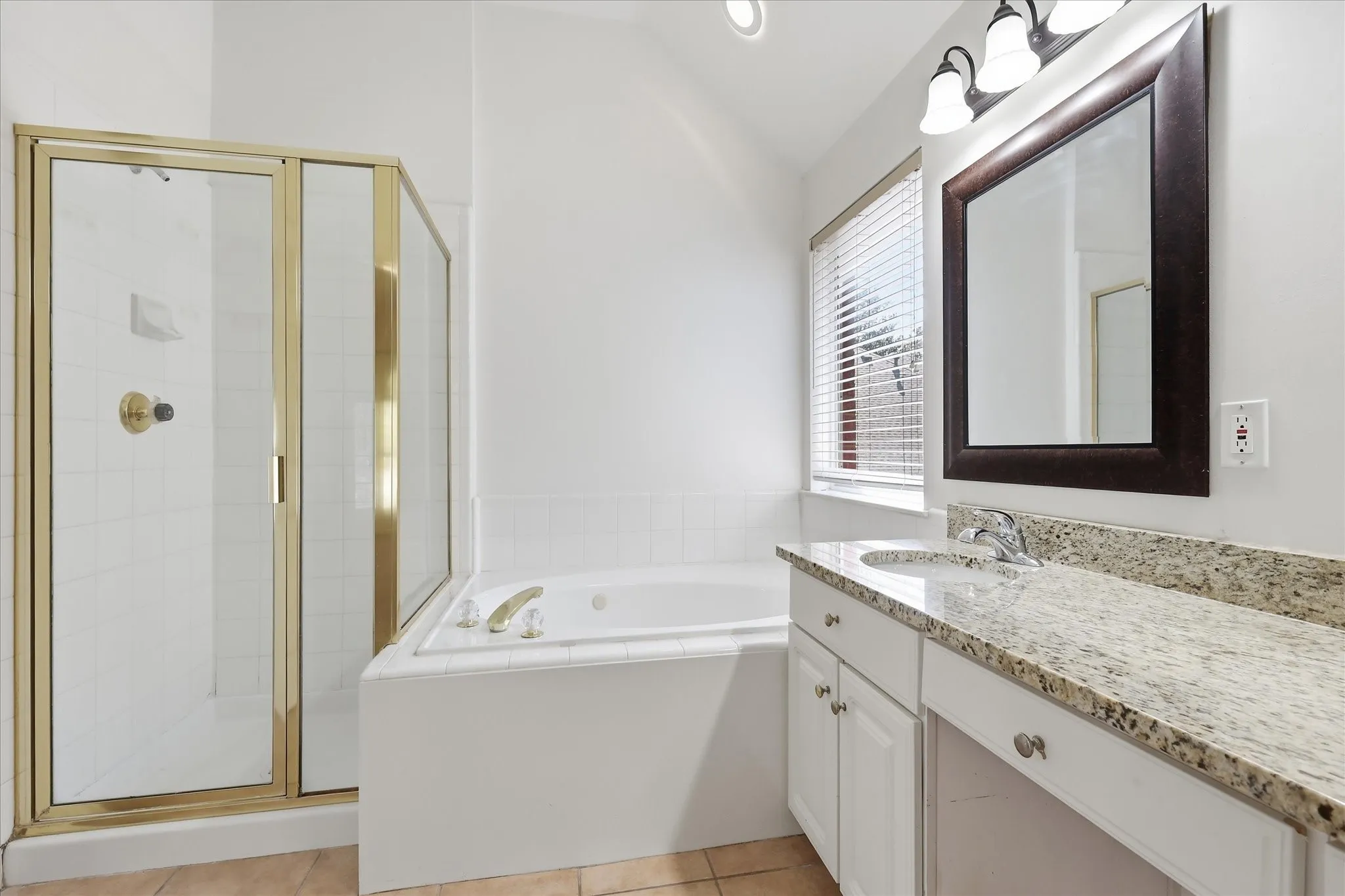 Single Family Residence For Rent in Dallas County , 14608 Hawthorne Court, Addison, Texas 75001, 3 Bedroom, 2 Bathroom, 2 Garage spaces, 1,805 Sqft, built in 1994, mls#21400909, Real Estate Agent in Addison, Homes For Rent in Dallas county, Homes For Rent in Addison, Realtor in Addison Texas, Real Estate Brokerage Independent Realty Texas, Luminita Cordes Realtor