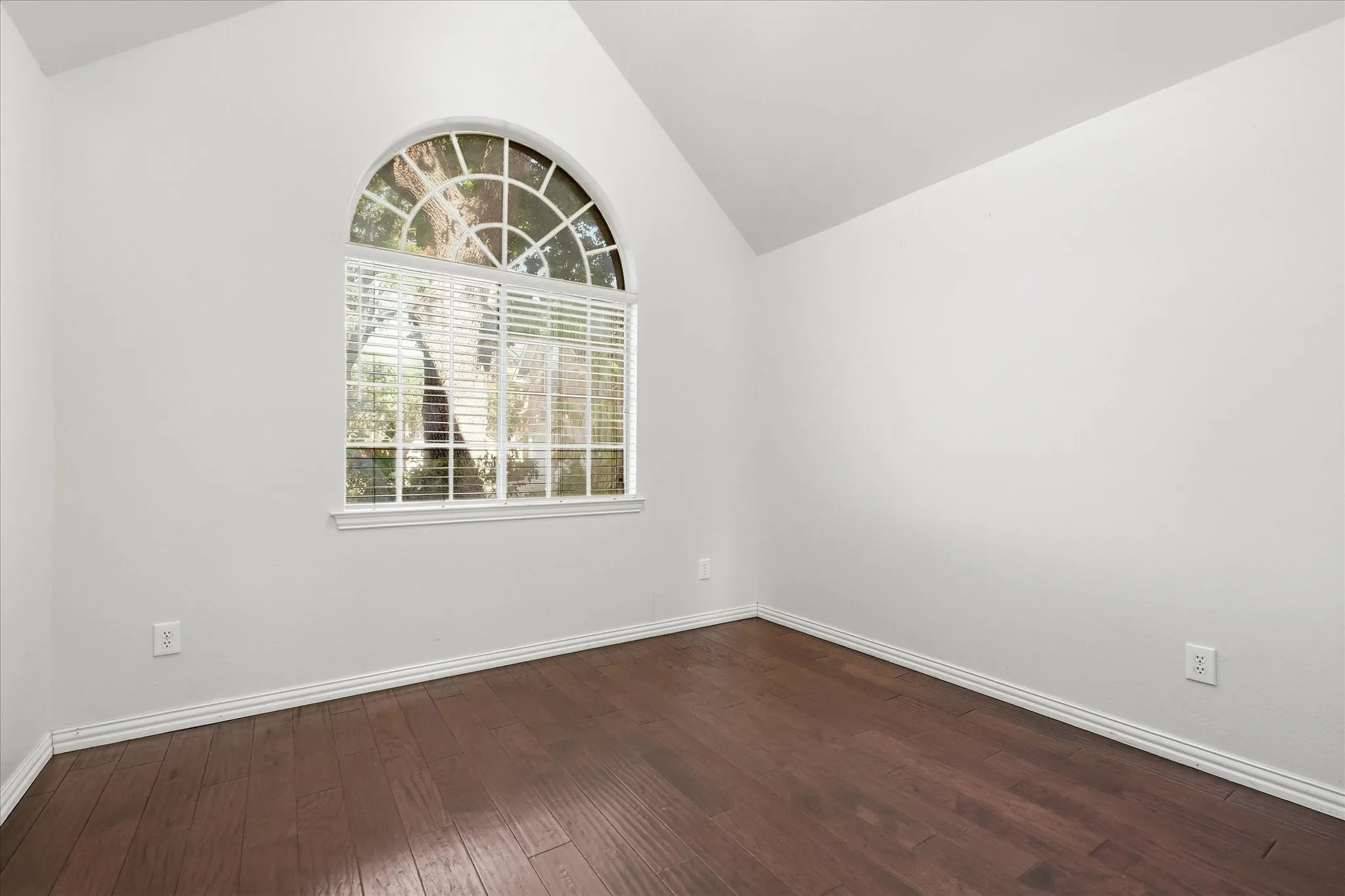 Single Family Residence For Rent in Dallas County , 14608 Hawthorne Court, Addison, Texas 75001, 3 Bedroom, 2 Bathroom, 2 Garage spaces, 1,805 Sqft, built in 1994, mls#21400909, Real Estate Agent in Addison, Homes For Rent in Dallas county, Homes For Rent in Addison, Realtor in Addison Texas, Real Estate Brokerage Independent Realty Texas, Luminita Cordes Realtor