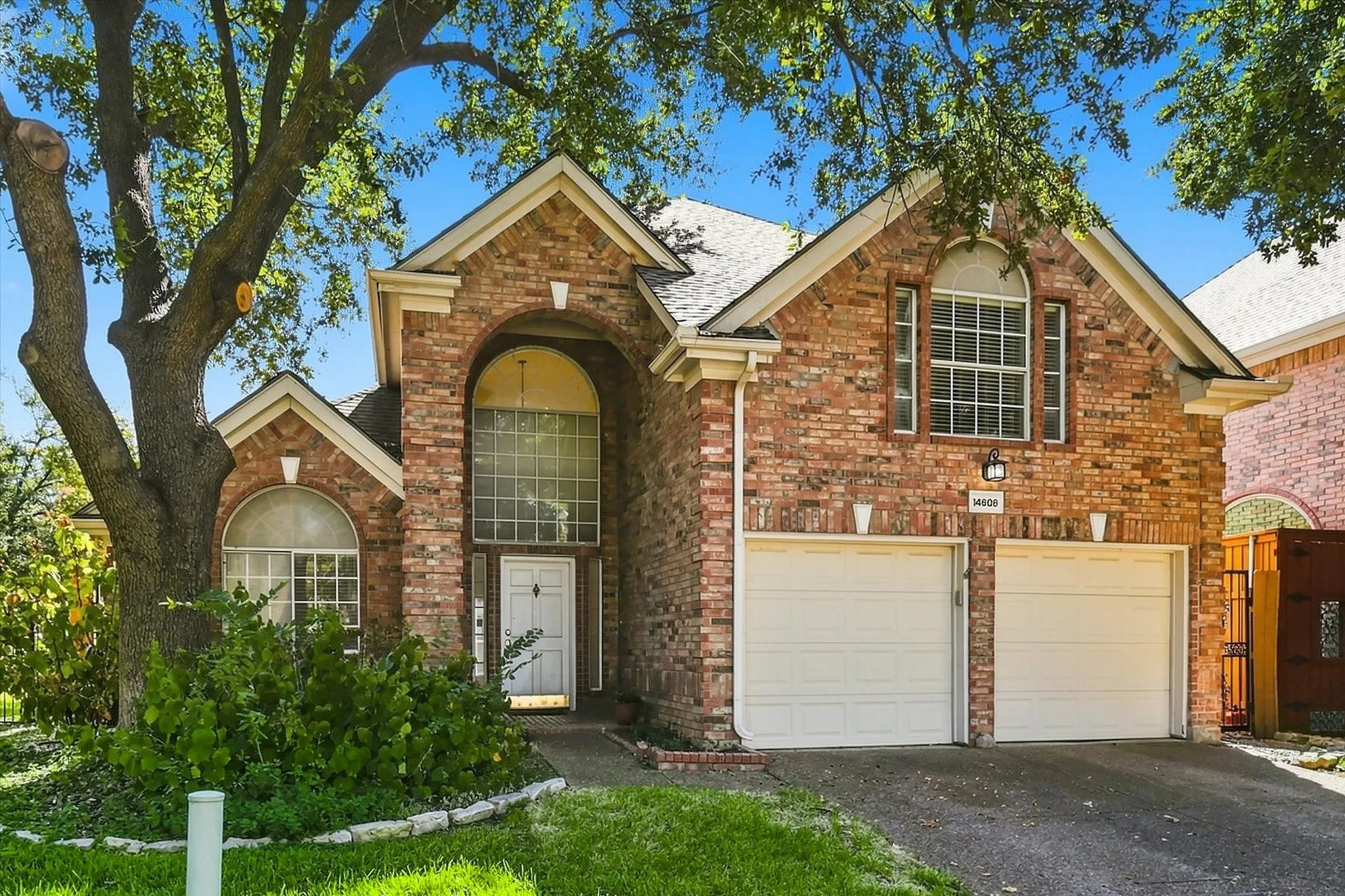 Single Family Residence For Rent in Dallas County , 14608 Hawthorne Court, Addison, Texas 75001, 3 Bedroom, 2 Bathroom, 2 Garage spaces, 1,805 Sqft, built in 1994, mls#21400909, Real Estate Agent in Addison, Homes For Rent in Dallas county, Homes For Rent in Addison, Realtor in Addison Texas, Real Estate Brokerage Independent Realty Texas, Luminita Cordes Realtor