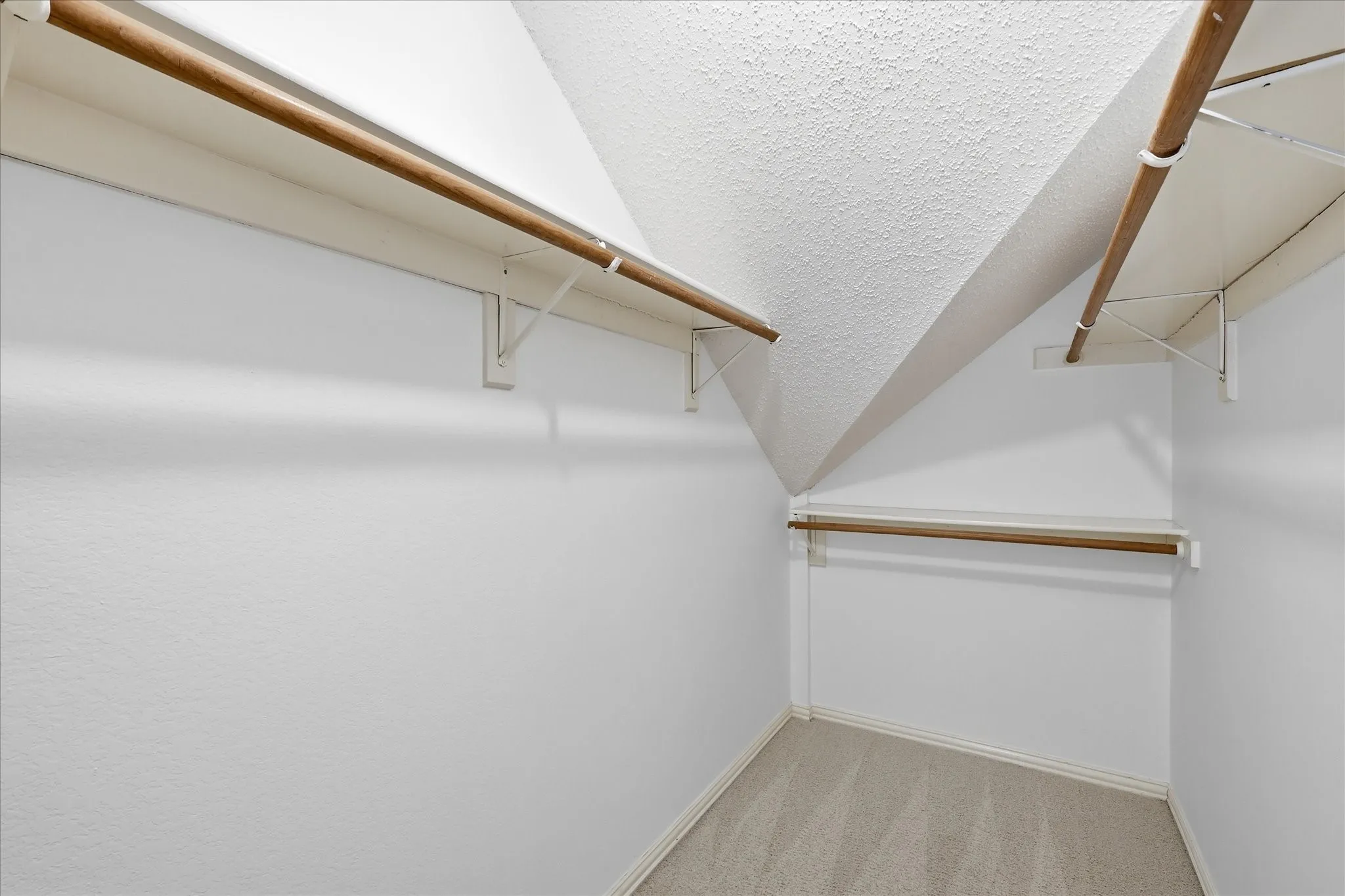 Single Family Residence For Rent in Dallas County , 14608 Hawthorne Court, Addison, Texas 75001, 3 Bedroom, 2 Bathroom, 2 Garage spaces, 1,805 Sqft, built in 1994, mls#21400909, Real Estate Agent in Addison, Homes For Rent in Dallas county, Homes For Rent in Addison, Realtor in Addison Texas, Real Estate Brokerage Independent Realty Texas, Luminita Cordes Realtor