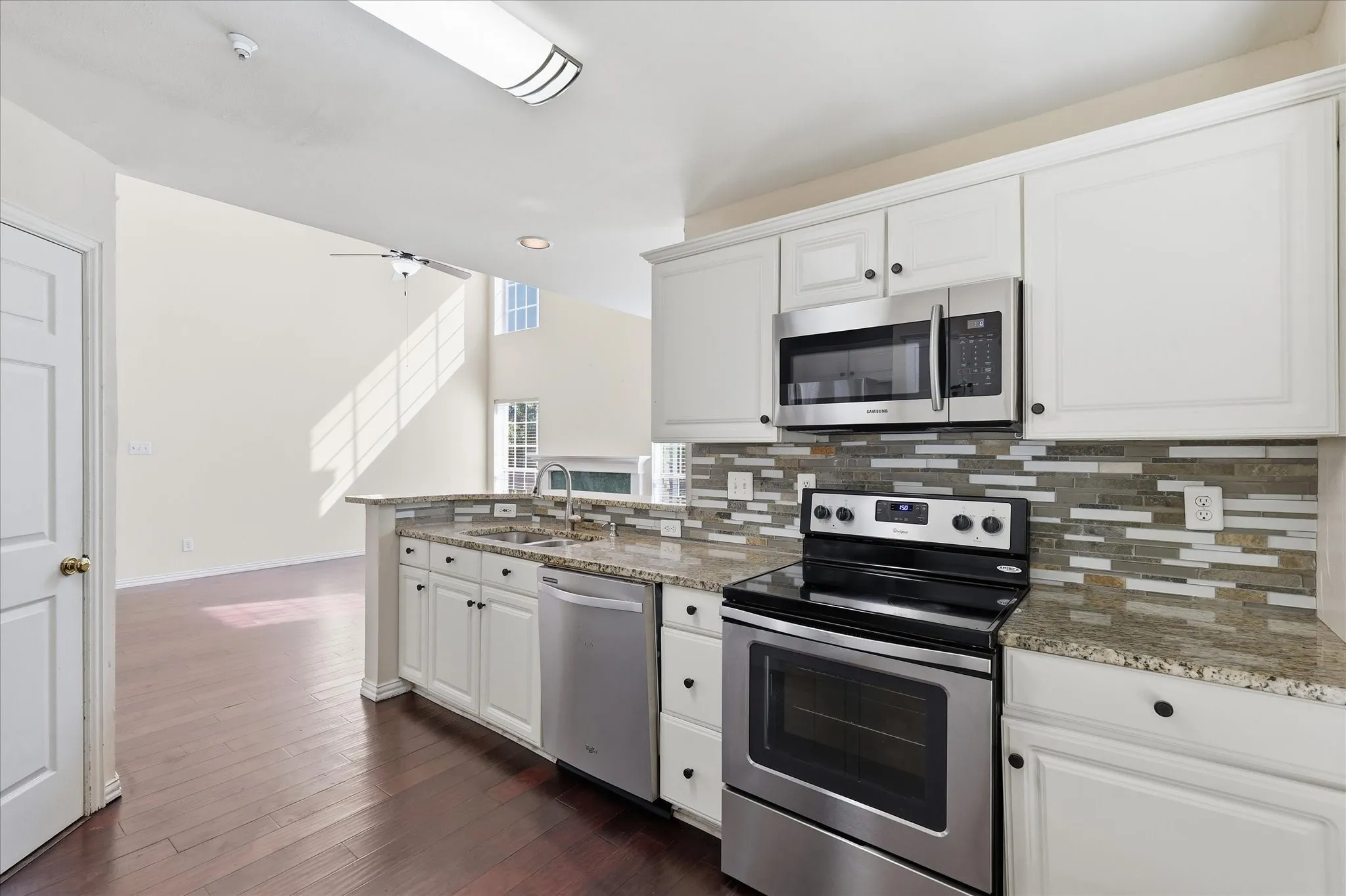 Single Family Residence For Rent in Dallas County , 14608 Hawthorne Court, Addison, Texas 75001, 3 Bedroom, 2 Bathroom, 2 Garage spaces, 1,805 Sqft, built in 1994, mls#21400909, Real Estate Agent in Addison, Homes For Rent in Dallas county, Homes For Rent in Addison, Realtor in Addison Texas, Real Estate Brokerage Independent Realty Texas, Luminita Cordes Realtor