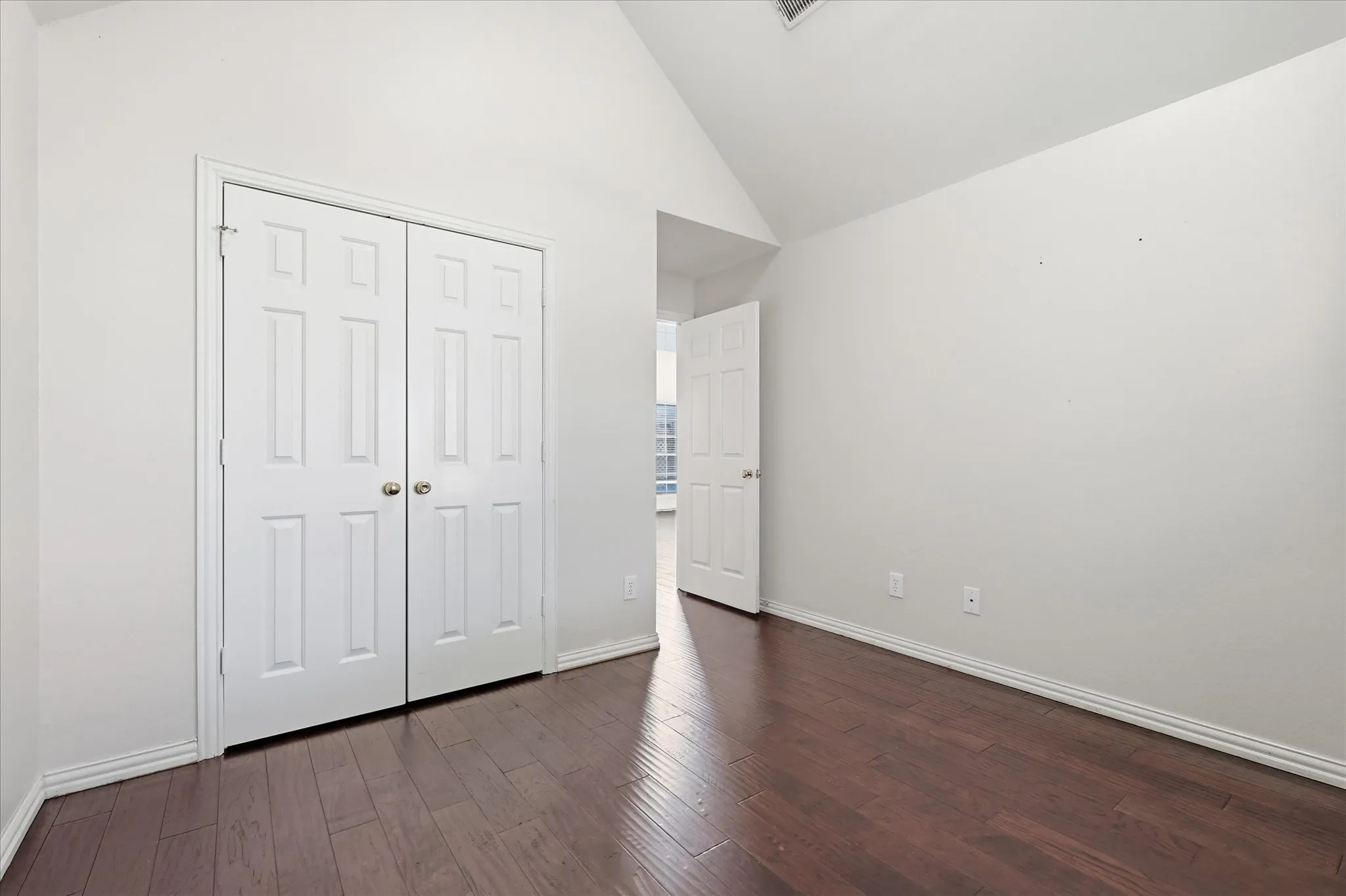 Single Family Residence For Rent in Dallas County , 14608 Hawthorne Court, Addison, Texas 75001, 3 Bedroom, 2 Bathroom, 2 Garage spaces, 1,805 Sqft, built in 1994, mls#21400909, Real Estate Agent in Addison, Homes For Rent in Dallas county, Homes For Rent in Addison, Realtor in Addison Texas, Real Estate Brokerage Independent Realty Texas, Luminita Cordes Realtor