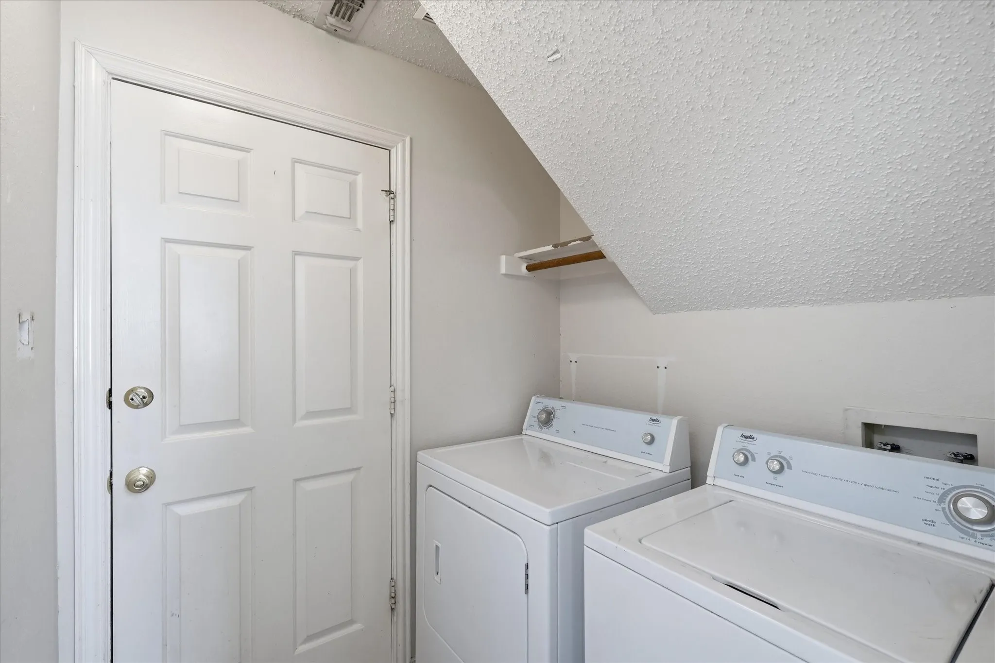 Single Family Residence For Rent in Dallas County , 14608 Hawthorne Court, Addison, Texas 75001, 3 Bedroom, 2 Bathroom, 2 Garage spaces, 1,805 Sqft, built in 1994, mls#21400909, Real Estate Agent in Addison, Homes For Rent in Dallas county, Homes For Rent in Addison, Realtor in Addison Texas, Real Estate Brokerage Independent Realty Texas, Luminita Cordes Realtor
