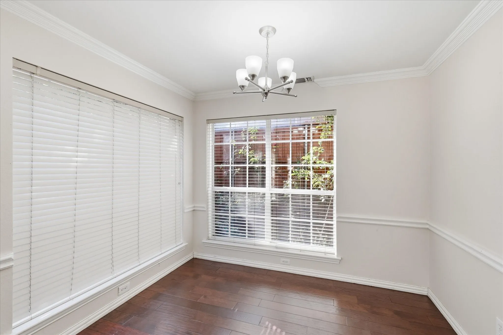 Single Family Residence For Rent in Dallas County , 14608 Hawthorne Court, Addison, Texas 75001, 3 Bedroom, 2 Bathroom, 2 Garage spaces, 1,805 Sqft, built in 1994, mls#21400909, Real Estate Agent in Addison, Homes For Rent in Dallas county, Homes For Rent in Addison, Realtor in Addison Texas, Real Estate Brokerage Independent Realty Texas, Luminita Cordes Realtor