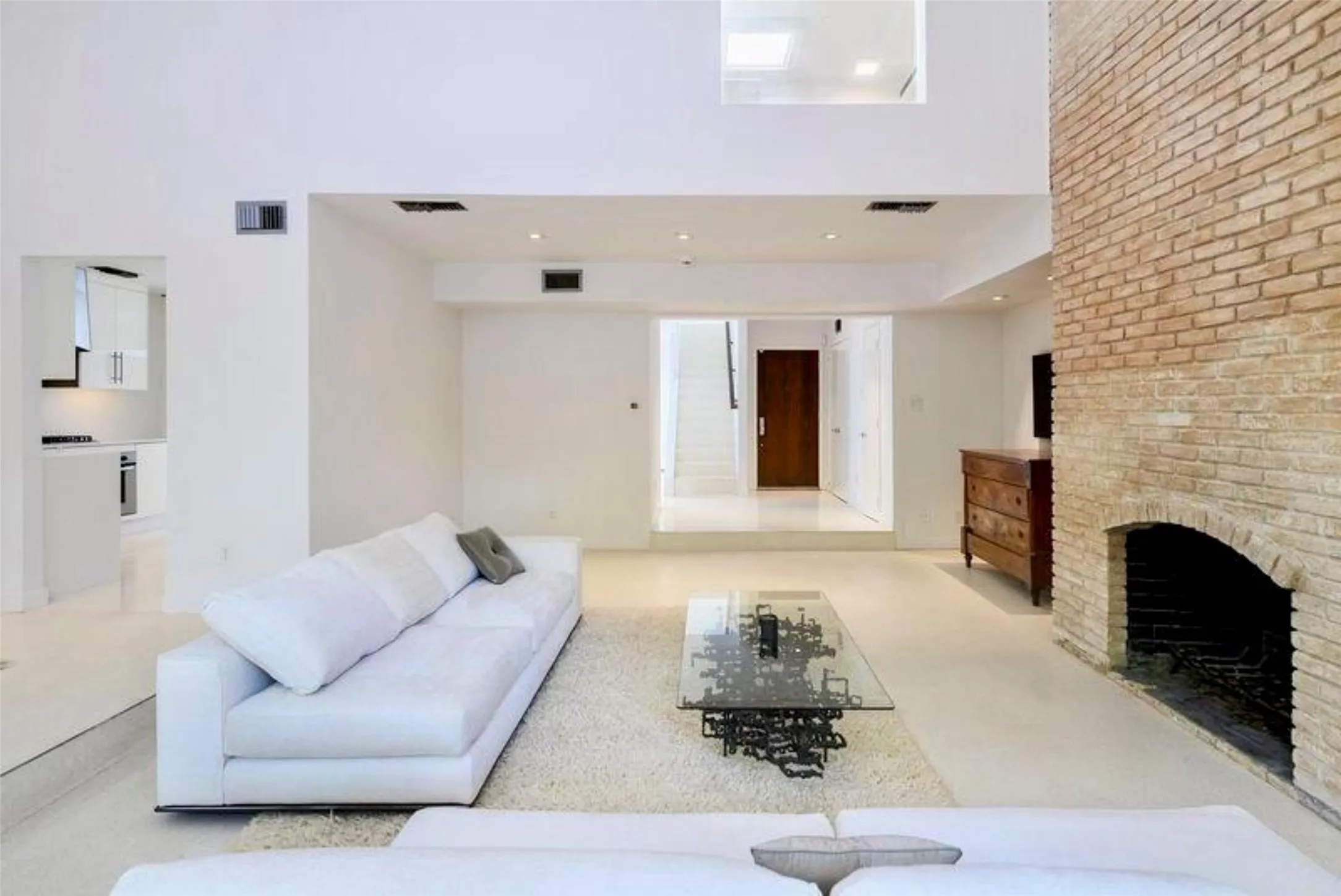 Single Family Residence For Sale in Dallas County , 4650 Christopher Place, Dallas, Texas 75204, 2 Bedroom, 3 Bathroom, 2 Garage spaces, 2,585 Sqft, built in 1969, mls#21400382, Real Estate Agent in Dallas, Homes For Sale in Dallas county, Homes For Sale in Dallas, Realtor in Dallas Texas, Real Estate Brokerage Independent Realty Texas, Luminita Cordes Realtor