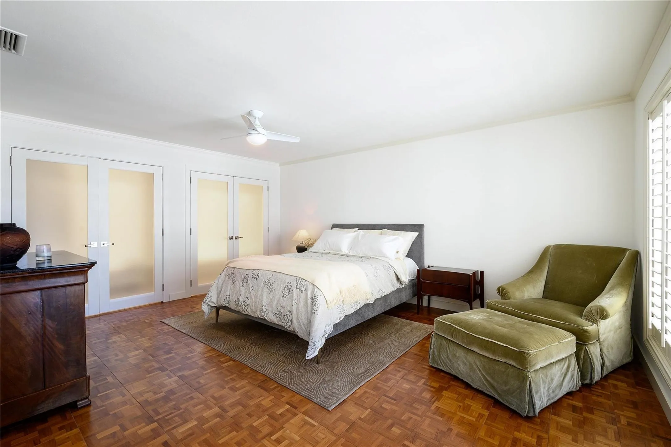 Single Family Residence For Sale in Dallas County , 4650 Christopher Place, Dallas, Texas 75204, 2 Bedroom, 3 Bathroom, 2 Garage spaces, 2,585 Sqft, built in 1969, mls#21400382, Real Estate Agent in Dallas, Homes For Sale in Dallas county, Homes For Sale in Dallas, Realtor in Dallas Texas, Real Estate Brokerage Independent Realty Texas, Luminita Cordes Realtor