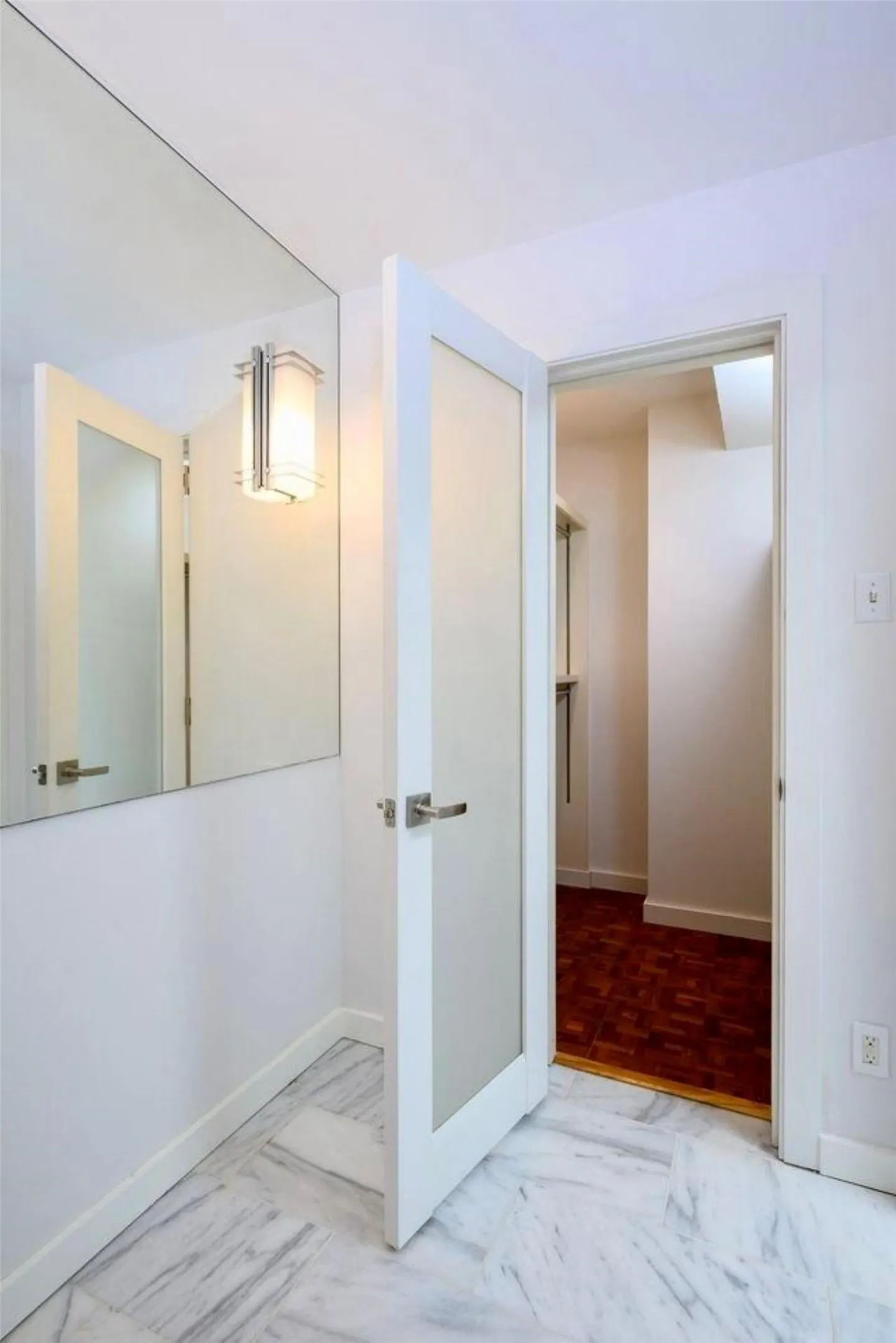 Single Family Residence For Sale in Dallas County , 4650 Christopher Place, Dallas, Texas 75204, 2 Bedroom, 3 Bathroom, 2 Garage spaces, 2,585 Sqft, built in 1969, mls#21400382, Real Estate Agent in Dallas, Homes For Sale in Dallas county, Homes For Sale in Dallas, Realtor in Dallas Texas, Real Estate Brokerage Independent Realty Texas, Luminita Cordes Realtor