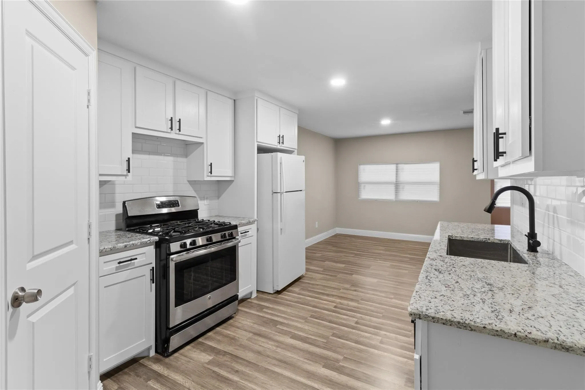 Single Family Residence For Rent in Tarrant County , 2907 Clinton Avenue, Fort Worth, Texas 76106, 3 Bedroom, 2 Bathroom, 2 Garage spaces, 1,199 Sqft, built in 1956, mls#21400910, Real Estate Agent in Fort Worth, Homes For Rent in Tarrant county, Homes For Rent in Fort Worth, Realtor in Fort Worth Texas, Real Estate Brokerage Independent Realty Texas, Luminita Cordes Realtor