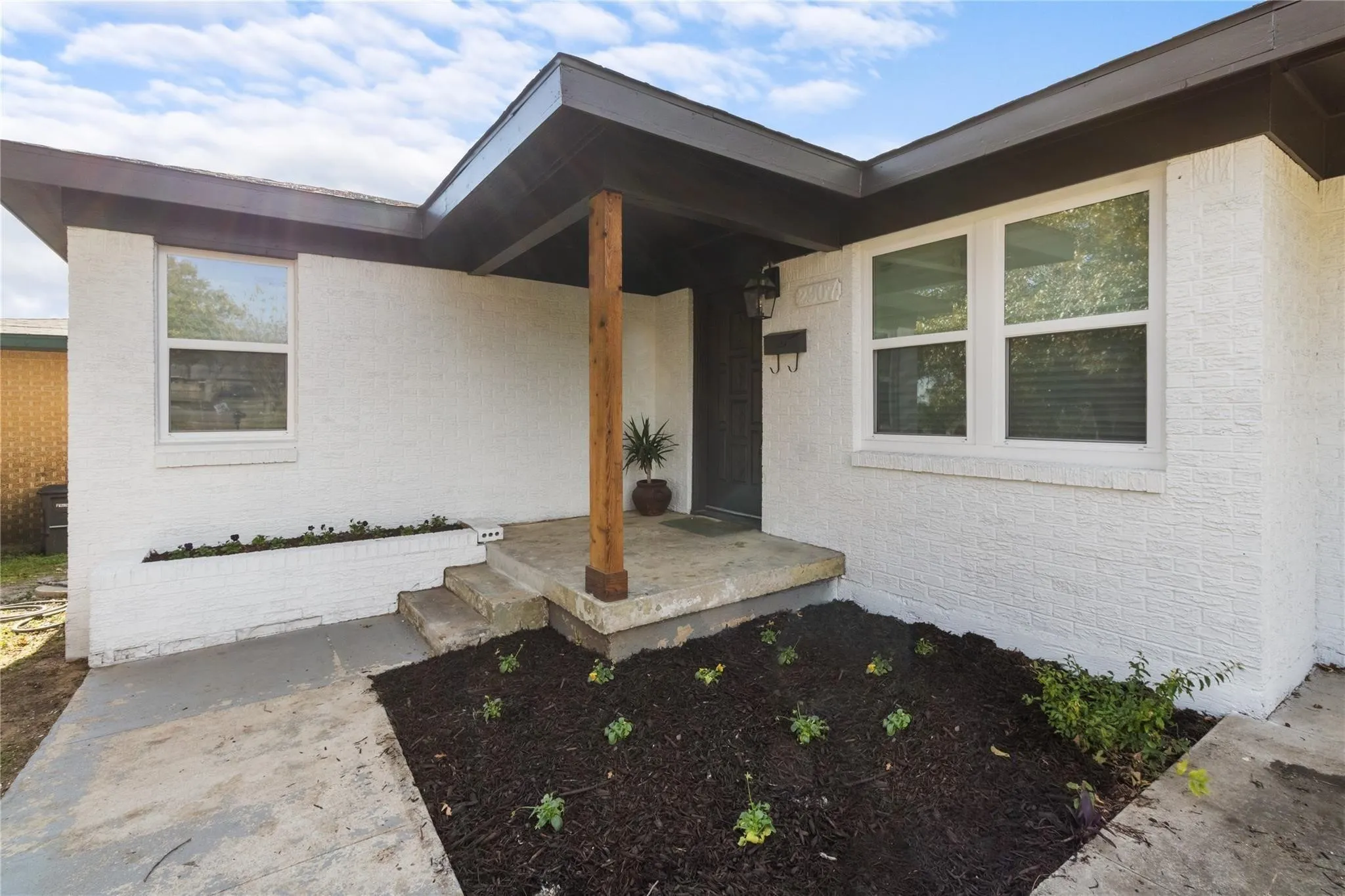Single Family Residence For Rent in Tarrant County , 2907 Clinton Avenue, Fort Worth, Texas 76106, 3 Bedroom, 2 Bathroom, 2 Garage spaces, 1,199 Sqft, built in 1956, mls#21400910, Real Estate Agent in Fort Worth, Homes For Rent in Tarrant county, Homes For Rent in Fort Worth, Realtor in Fort Worth Texas, Real Estate Brokerage Independent Realty Texas, Luminita Cordes Realtor