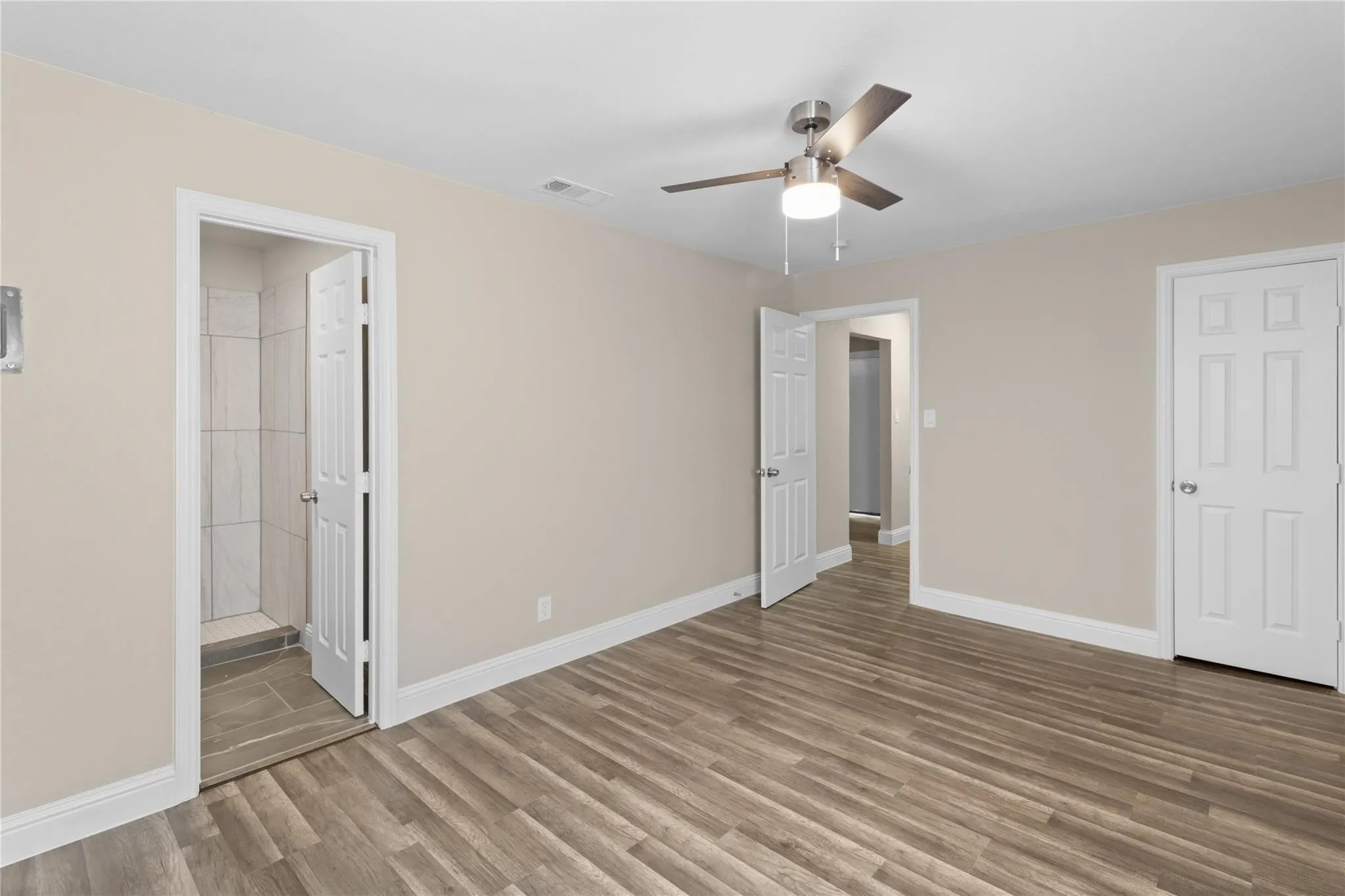 Single Family Residence For Rent in Tarrant County , 2907 Clinton Avenue, Fort Worth, Texas 76106, 3 Bedroom, 2 Bathroom, 2 Garage spaces, 1,199 Sqft, built in 1956, mls#21400910, Real Estate Agent in Fort Worth, Homes For Rent in Tarrant county, Homes For Rent in Fort Worth, Realtor in Fort Worth Texas, Real Estate Brokerage Independent Realty Texas, Luminita Cordes Realtor
