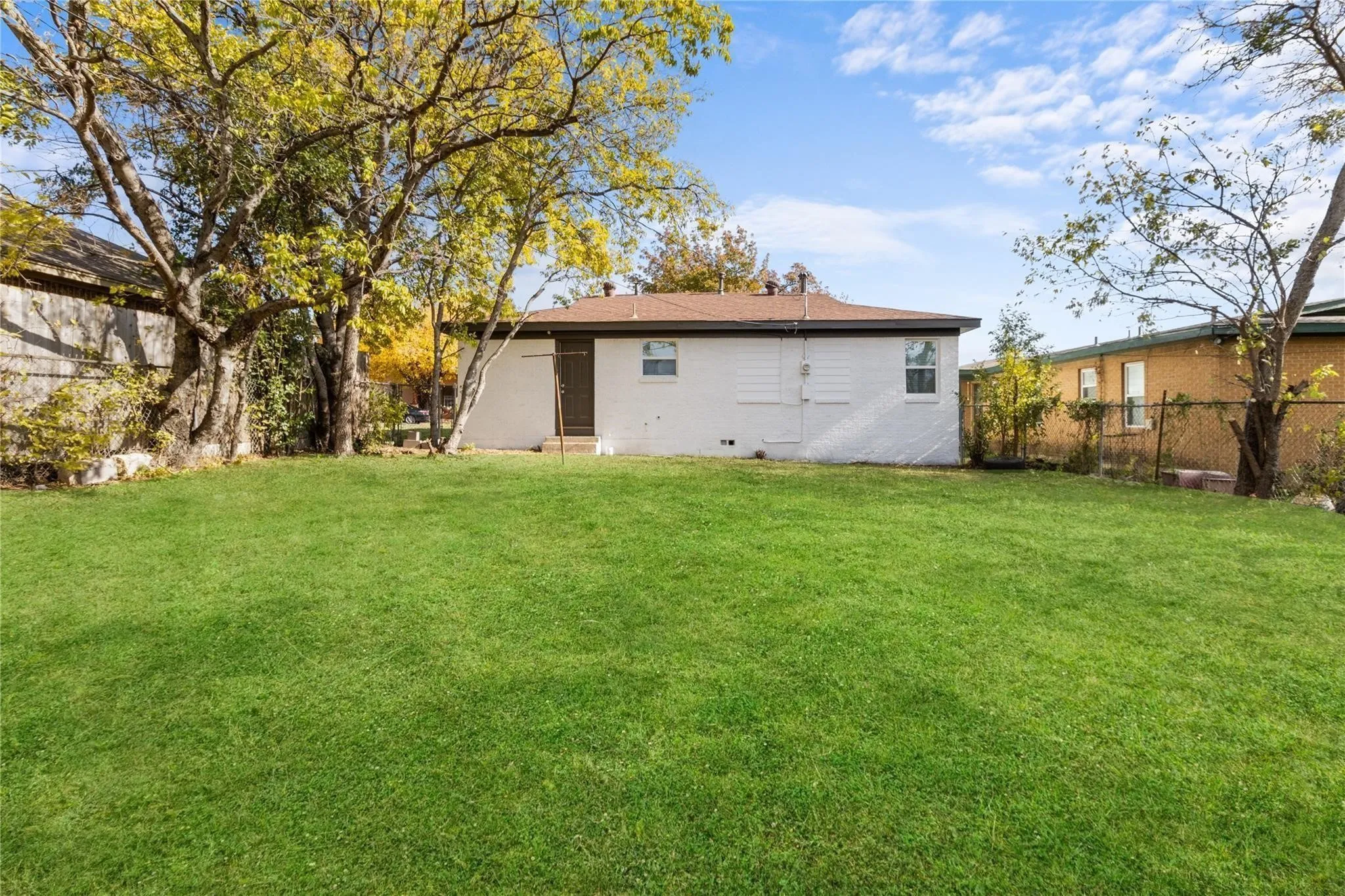 Single Family Residence For Rent in Tarrant County , 2907 Clinton Avenue, Fort Worth, Texas 76106, 3 Bedroom, 2 Bathroom, 2 Garage spaces, 1,199 Sqft, built in 1956, mls#21400910, Real Estate Agent in Fort Worth, Homes For Rent in Tarrant county, Homes For Rent in Fort Worth, Realtor in Fort Worth Texas, Real Estate Brokerage Independent Realty Texas, Luminita Cordes Realtor