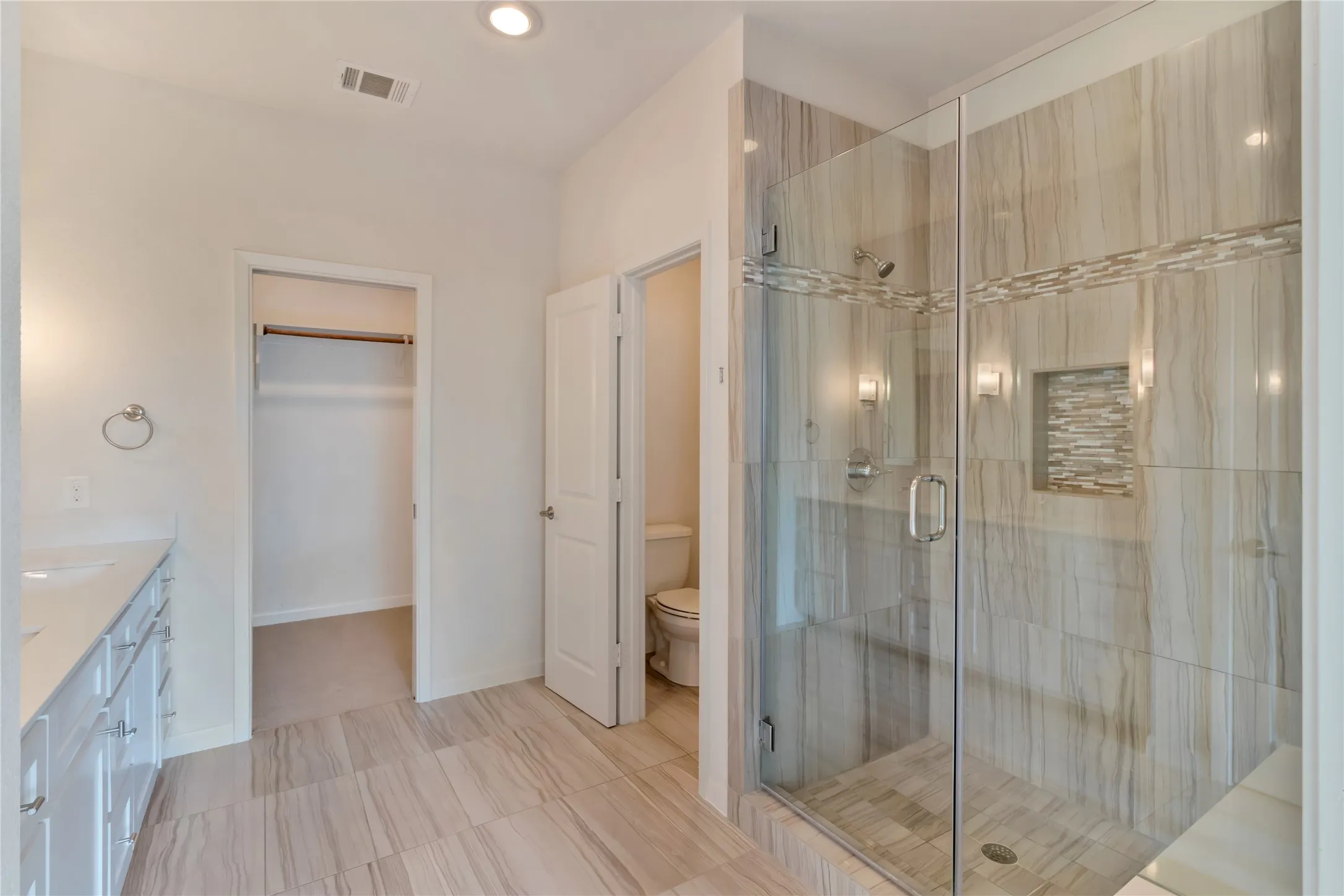 Townhouse For Sale in Tarrant County , 3634 Tulsa Way, Fort Worth, Texas 76107, 3 Bedroom, 3 Bathroom, 2 Garage spaces, 1,836 Sqft, built in 2016, mls#21400911, Real Estate Agent in Fort Worth, Homes For Sale in Tarrant county, Homes For Sale in Fort Worth, Realtor in Fort Worth Texas, Real Estate Brokerage Independent Realty Texas, Luminita Cordes Realtor