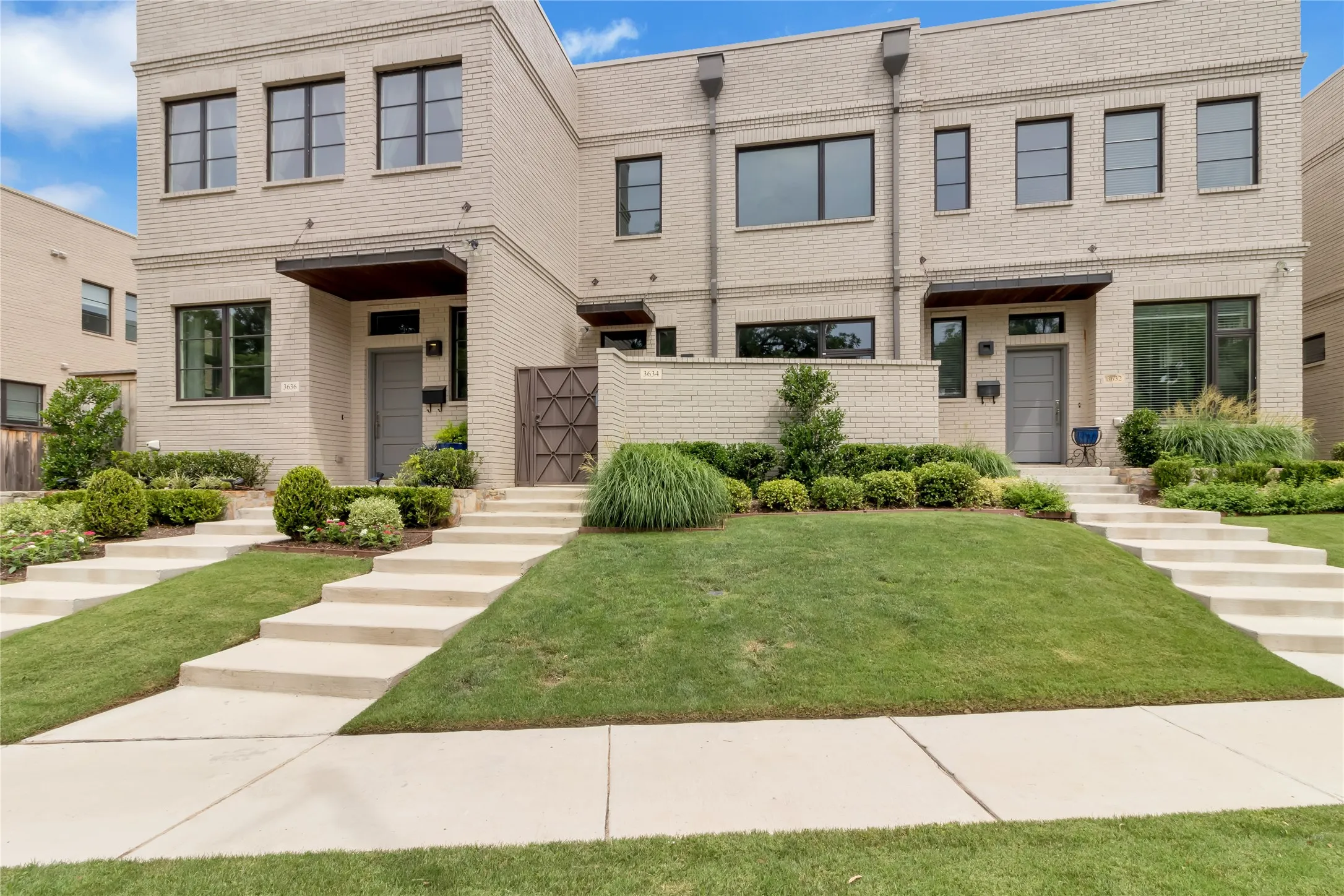 Townhouse For Sale in Tarrant County , 3634 Tulsa Way, Fort Worth, Texas 76107, 3 Bedroom, 3 Bathroom, 2 Garage spaces, 1,836 Sqft, built in 2016, mls#21400911, Real Estate Agent in Fort Worth, Homes For Sale in Tarrant county, Homes For Sale in Fort Worth, Realtor in Fort Worth Texas, Real Estate Brokerage Independent Realty Texas, Luminita Cordes Realtor