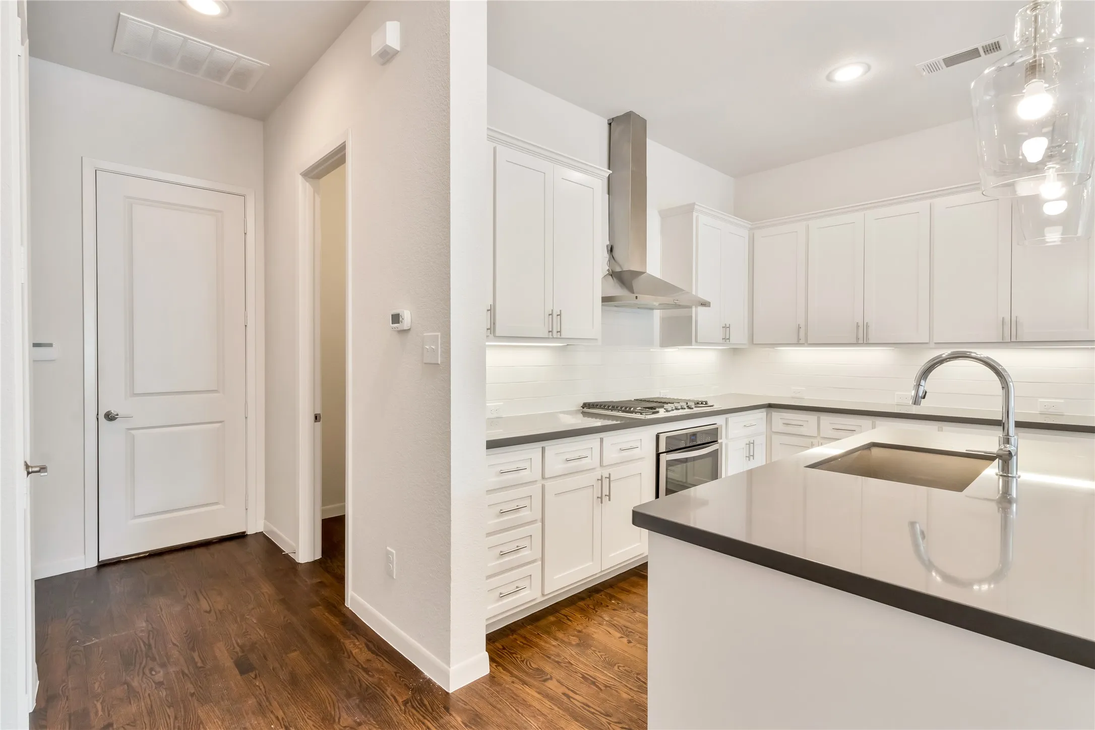 Townhouse For Sale in Tarrant County , 3634 Tulsa Way, Fort Worth, Texas 76107, 3 Bedroom, 3 Bathroom, 2 Garage spaces, 1,836 Sqft, built in 2016, mls#21400911, Real Estate Agent in Fort Worth, Homes For Sale in Tarrant county, Homes For Sale in Fort Worth, Realtor in Fort Worth Texas, Real Estate Brokerage Independent Realty Texas, Luminita Cordes Realtor