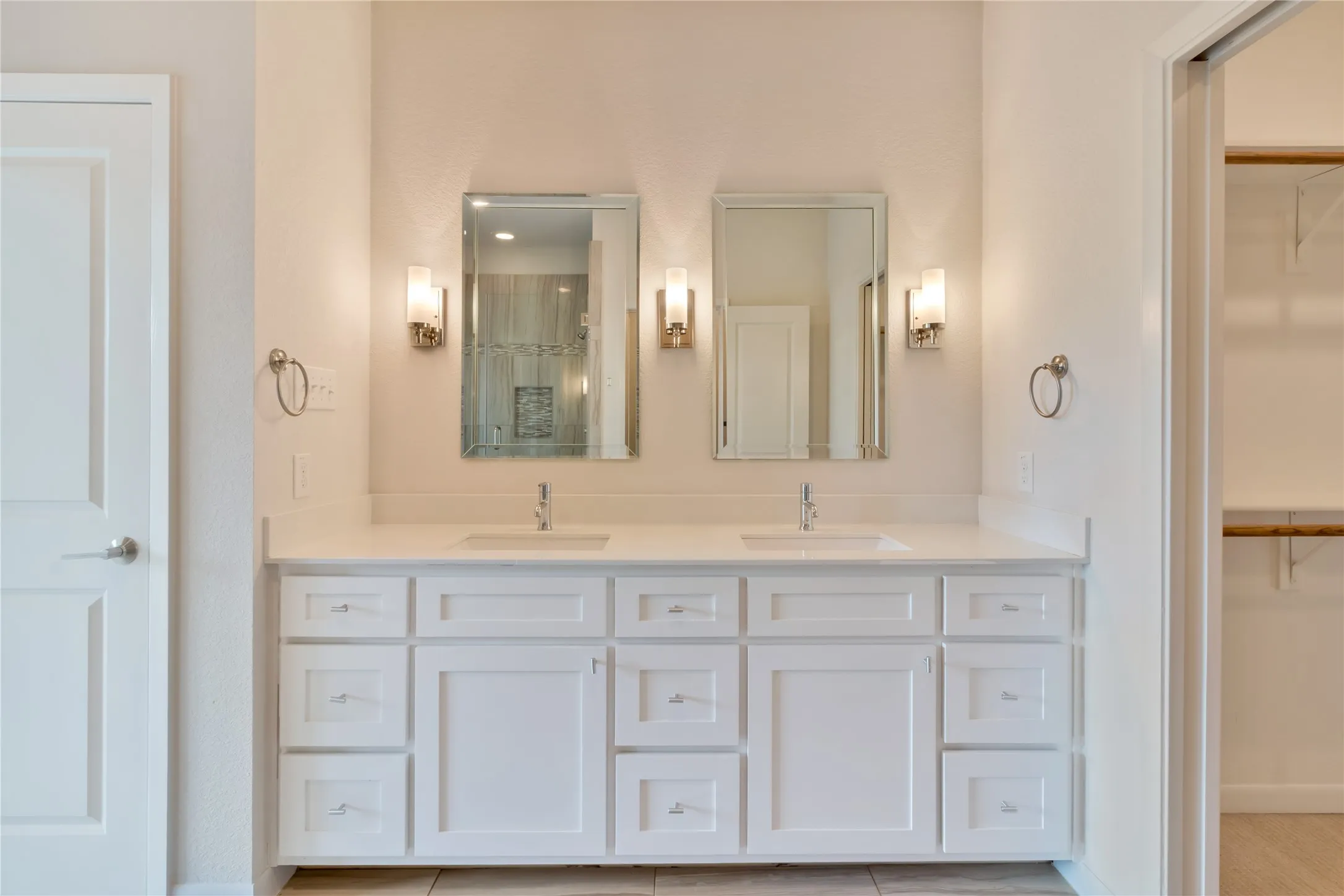 Townhouse For Sale in Tarrant County , 3634 Tulsa Way, Fort Worth, Texas 76107, 3 Bedroom, 3 Bathroom, 2 Garage spaces, 1,836 Sqft, built in 2016, mls#21400911, Real Estate Agent in Fort Worth, Homes For Sale in Tarrant county, Homes For Sale in Fort Worth, Realtor in Fort Worth Texas, Real Estate Brokerage Independent Realty Texas, Luminita Cordes Realtor