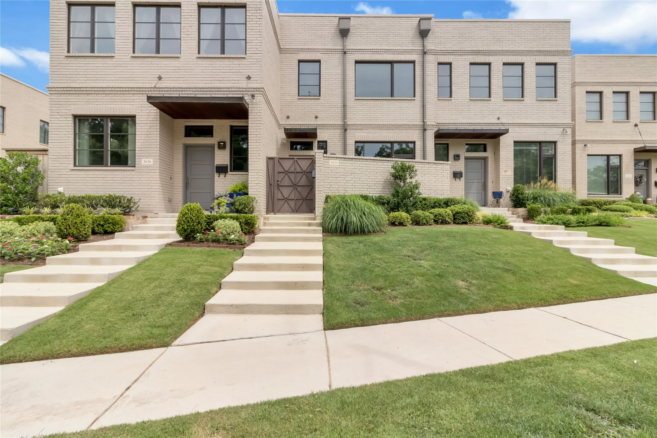 Townhouse For Sale in Tarrant County , 3634 Tulsa Way, Fort Worth, Texas 76107, 3 Bedroom, 3 Bathroom, 2 Garage spaces, 1,836 Sqft, built in 2016, mls#21400911, Real Estate Agent in Fort Worth, Homes For Sale in Tarrant county, Homes For Sale in Fort Worth, Realtor in Fort Worth Texas, Real Estate Brokerage Independent Realty Texas, Luminita Cordes Realtor