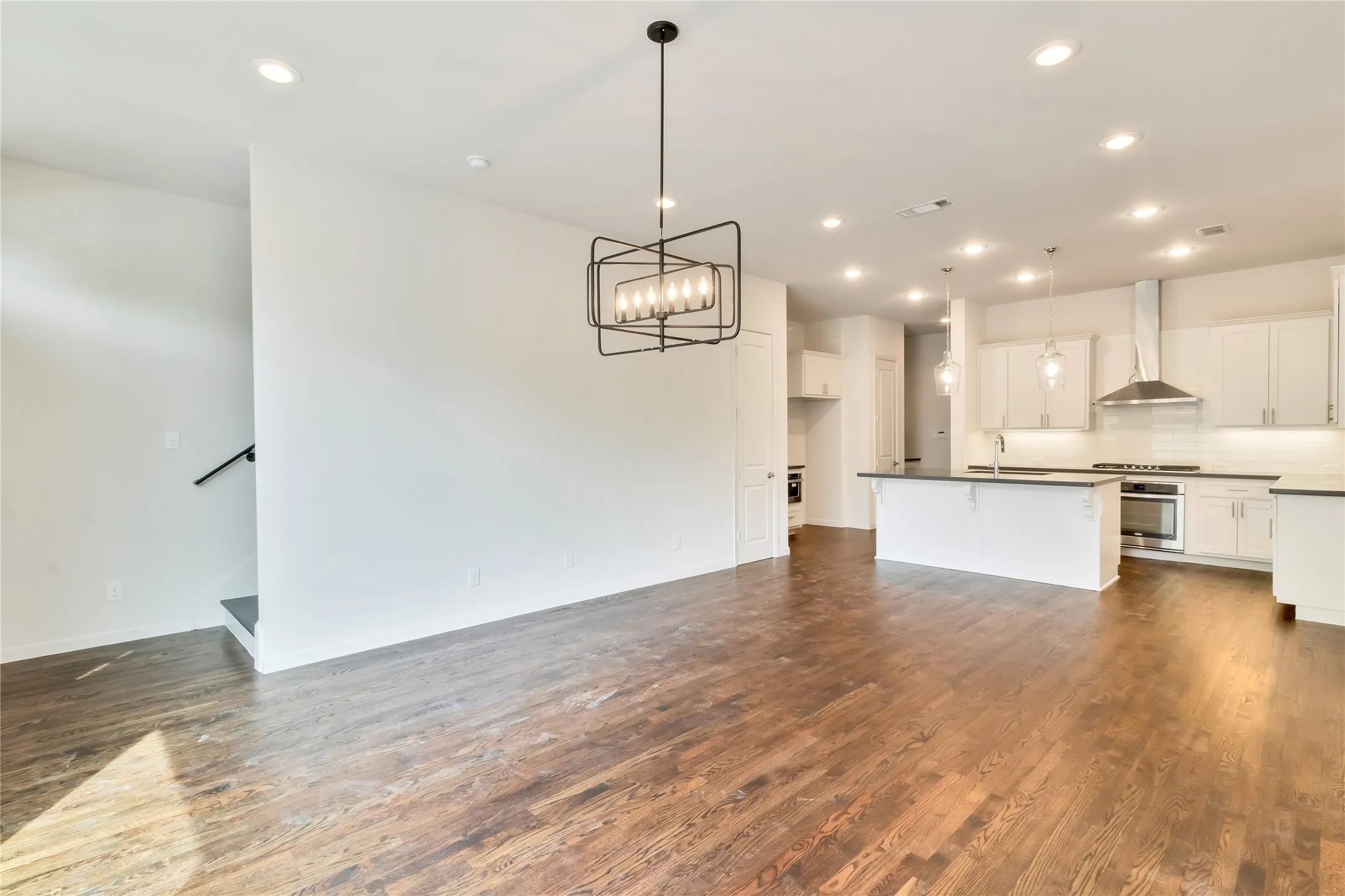 Townhouse For Sale in Tarrant County , 3634 Tulsa Way, Fort Worth, Texas 76107, 3 Bedroom, 3 Bathroom, 2 Garage spaces, 1,836 Sqft, built in 2016, mls#21400911, Real Estate Agent in Fort Worth, Homes For Sale in Tarrant county, Homes For Sale in Fort Worth, Realtor in Fort Worth Texas, Real Estate Brokerage Independent Realty Texas, Luminita Cordes Realtor
