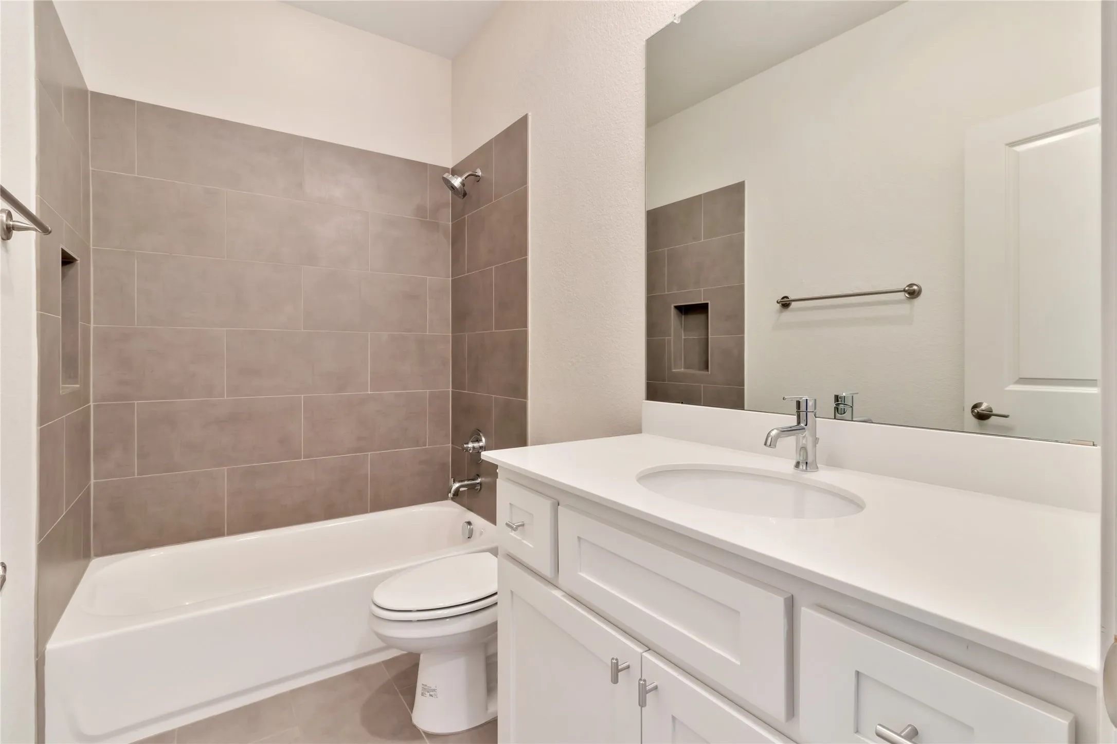 Townhouse For Sale in Tarrant County , 3634 Tulsa Way, Fort Worth, Texas 76107, 3 Bedroom, 3 Bathroom, 2 Garage spaces, 1,836 Sqft, built in 2016, mls#21400911, Real Estate Agent in Fort Worth, Homes For Sale in Tarrant county, Homes For Sale in Fort Worth, Realtor in Fort Worth Texas, Real Estate Brokerage Independent Realty Texas, Luminita Cordes Realtor