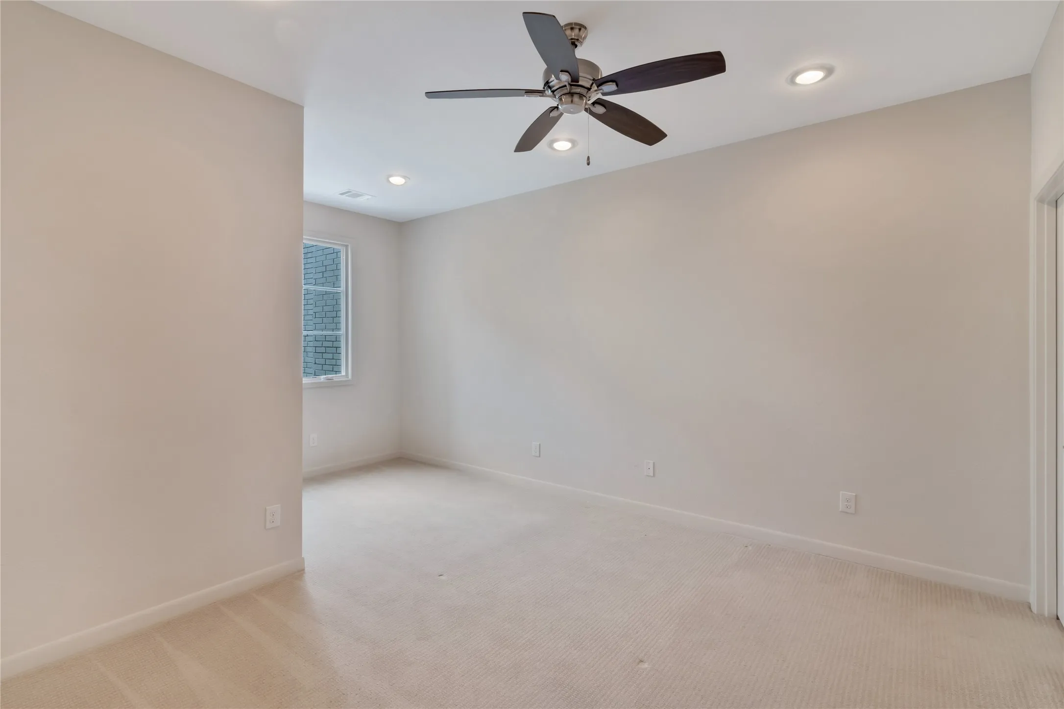 Townhouse For Sale in Tarrant County , 3634 Tulsa Way, Fort Worth, Texas 76107, 3 Bedroom, 3 Bathroom, 2 Garage spaces, 1,836 Sqft, built in 2016, mls#21400911, Real Estate Agent in Fort Worth, Homes For Sale in Tarrant county, Homes For Sale in Fort Worth, Realtor in Fort Worth Texas, Real Estate Brokerage Independent Realty Texas, Luminita Cordes Realtor
