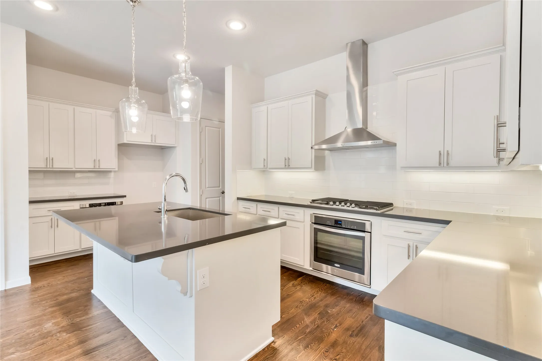 Townhouse For Sale in Tarrant County , 3634 Tulsa Way, Fort Worth, Texas 76107, 3 Bedroom, 3 Bathroom, 2 Garage spaces, 1,836 Sqft, built in 2016, mls#21400911, Real Estate Agent in Fort Worth, Homes For Sale in Tarrant county, Homes For Sale in Fort Worth, Realtor in Fort Worth Texas, Real Estate Brokerage Independent Realty Texas, Luminita Cordes Realtor