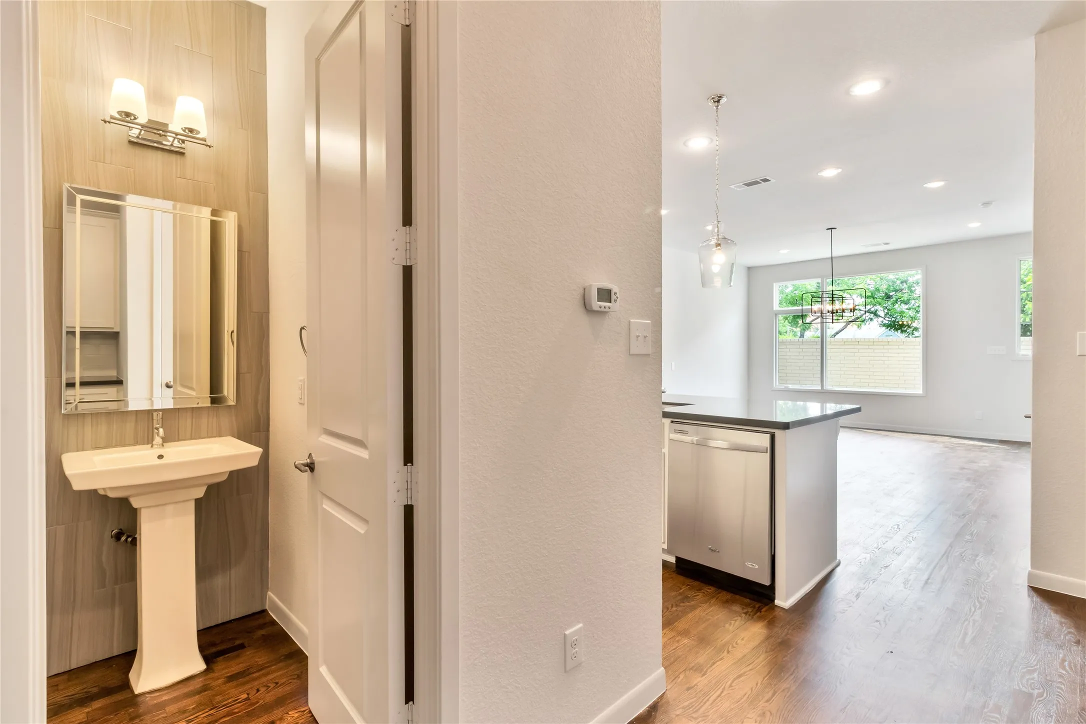 Townhouse For Sale in Tarrant County , 3634 Tulsa Way, Fort Worth, Texas 76107, 3 Bedroom, 3 Bathroom, 2 Garage spaces, 1,836 Sqft, built in 2016, mls#21400911, Real Estate Agent in Fort Worth, Homes For Sale in Tarrant county, Homes For Sale in Fort Worth, Realtor in Fort Worth Texas, Real Estate Brokerage Independent Realty Texas, Luminita Cordes Realtor