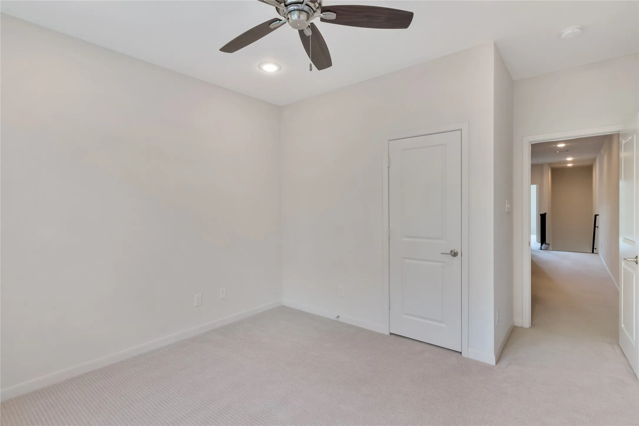 Townhouse For Sale in Tarrant County , 3634 Tulsa Way, Fort Worth, Texas 76107, 3 Bedroom, 3 Bathroom, 2 Garage spaces, 1,836 Sqft, built in 2016, mls#21400911, Real Estate Agent in Fort Worth, Homes For Sale in Tarrant county, Homes For Sale in Fort Worth, Realtor in Fort Worth Texas, Real Estate Brokerage Independent Realty Texas, Luminita Cordes Realtor