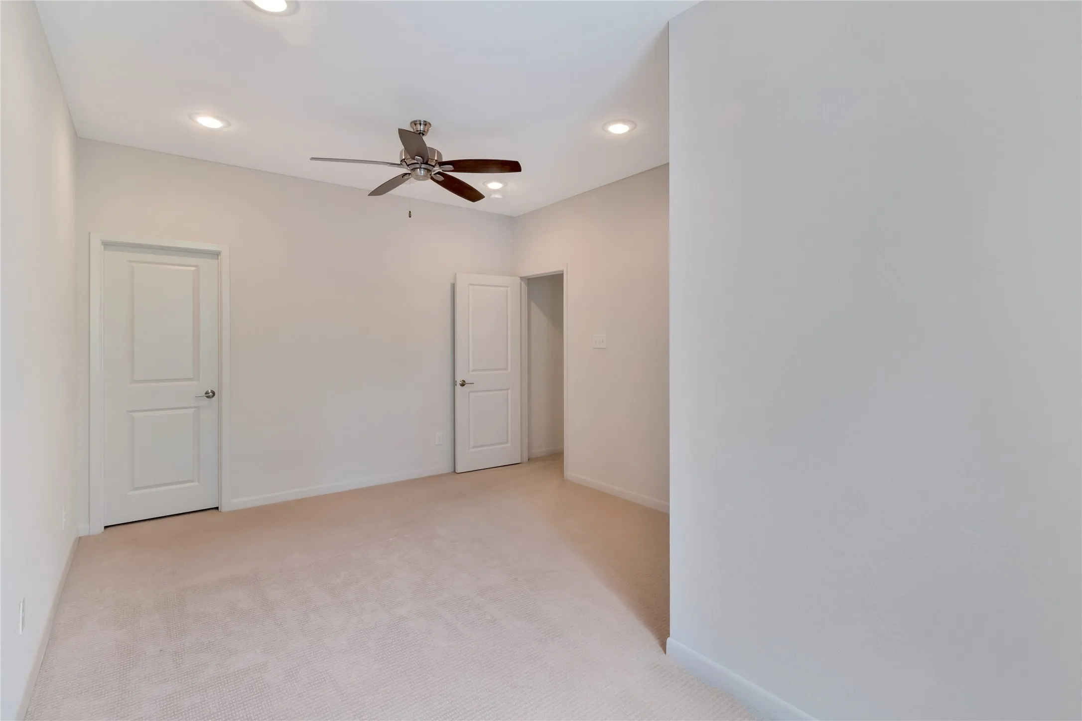 Townhouse For Sale in Tarrant County , 3634 Tulsa Way, Fort Worth, Texas 76107, 3 Bedroom, 3 Bathroom, 2 Garage spaces, 1,836 Sqft, built in 2016, mls#21400911, Real Estate Agent in Fort Worth, Homes For Sale in Tarrant county, Homes For Sale in Fort Worth, Realtor in Fort Worth Texas, Real Estate Brokerage Independent Realty Texas, Luminita Cordes Realtor