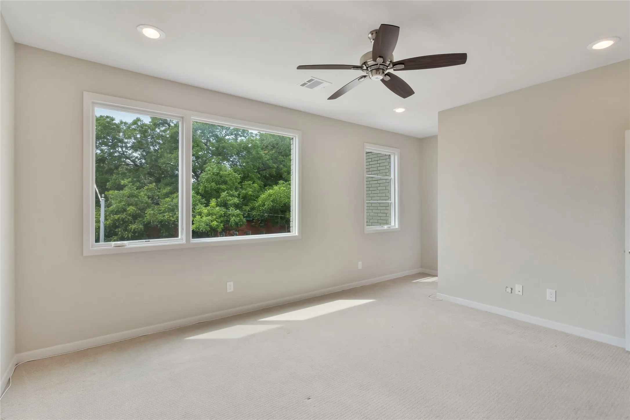 Townhouse For Sale in Tarrant County , 3634 Tulsa Way, Fort Worth, Texas 76107, 3 Bedroom, 3 Bathroom, 2 Garage spaces, 1,836 Sqft, built in 2016, mls#21400911, Real Estate Agent in Fort Worth, Homes For Sale in Tarrant county, Homes For Sale in Fort Worth, Realtor in Fort Worth Texas, Real Estate Brokerage Independent Realty Texas, Luminita Cordes Realtor
