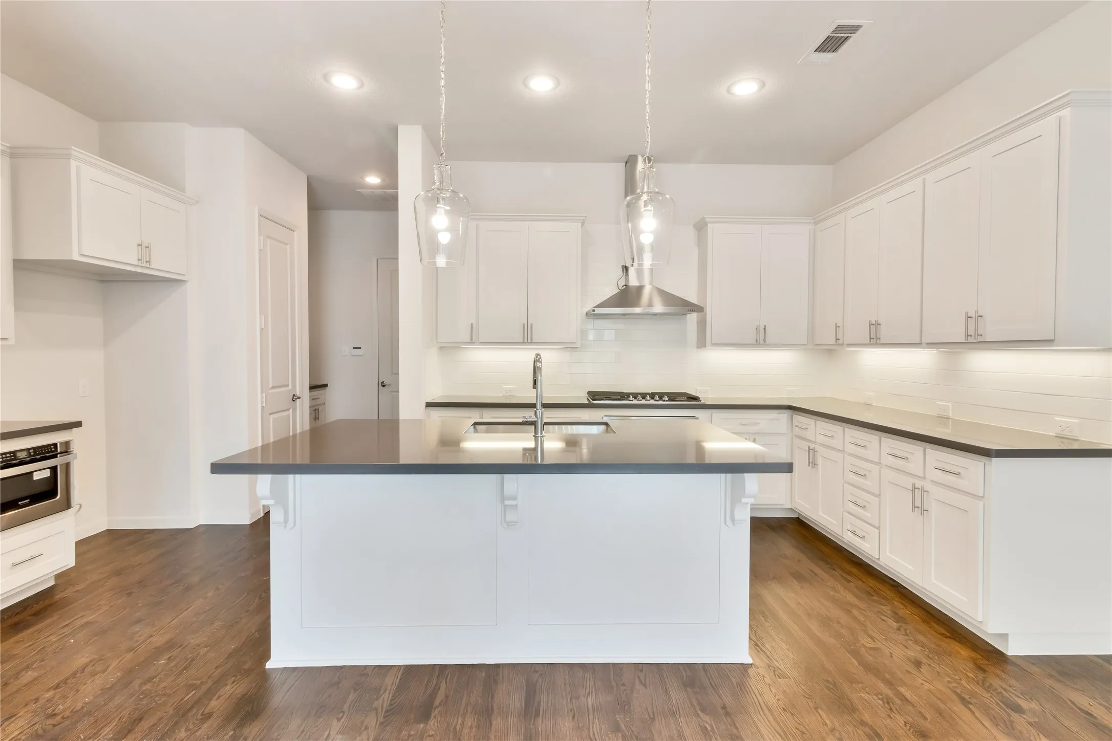 Townhouse For Sale in Tarrant County , 3634 Tulsa Way, Fort Worth, Texas 76107, 3 Bedroom, 3 Bathroom, 2 Garage spaces, 1,836 Sqft, built in 2016, mls#21400911, Real Estate Agent in Fort Worth, Homes For Sale in Tarrant county, Homes For Sale in Fort Worth, Realtor in Fort Worth Texas, Real Estate Brokerage Independent Realty Texas, Luminita Cordes Realtor