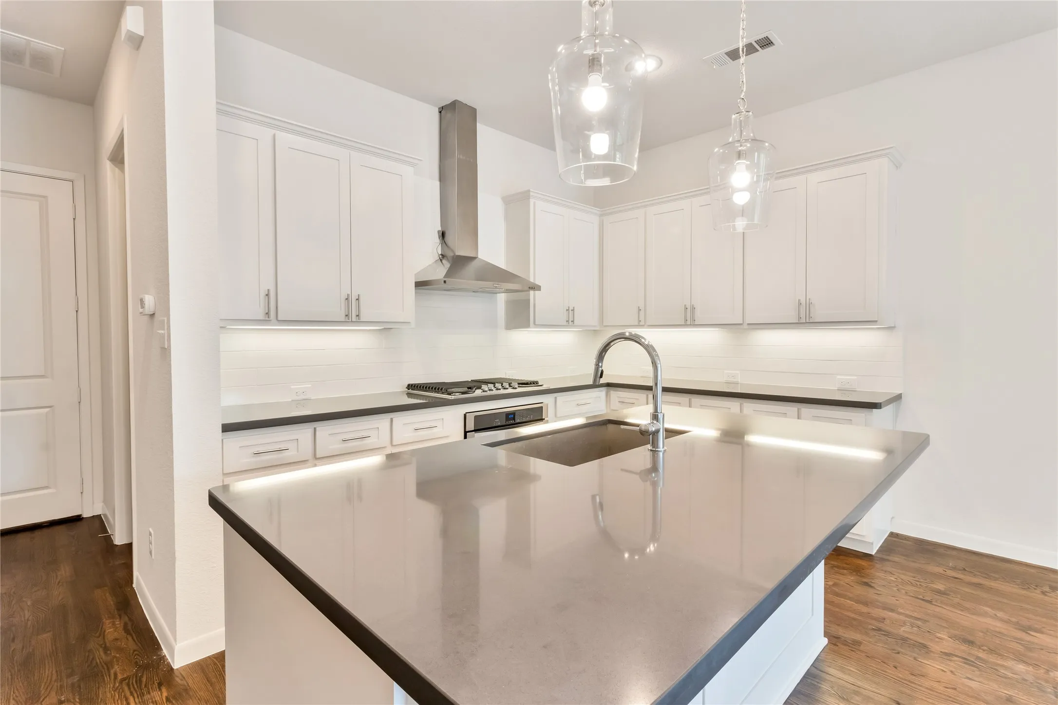 Townhouse For Sale in Tarrant County , 3634 Tulsa Way, Fort Worth, Texas 76107, 3 Bedroom, 3 Bathroom, 2 Garage spaces, 1,836 Sqft, built in 2016, mls#21400911, Real Estate Agent in Fort Worth, Homes For Sale in Tarrant county, Homes For Sale in Fort Worth, Realtor in Fort Worth Texas, Real Estate Brokerage Independent Realty Texas, Luminita Cordes Realtor