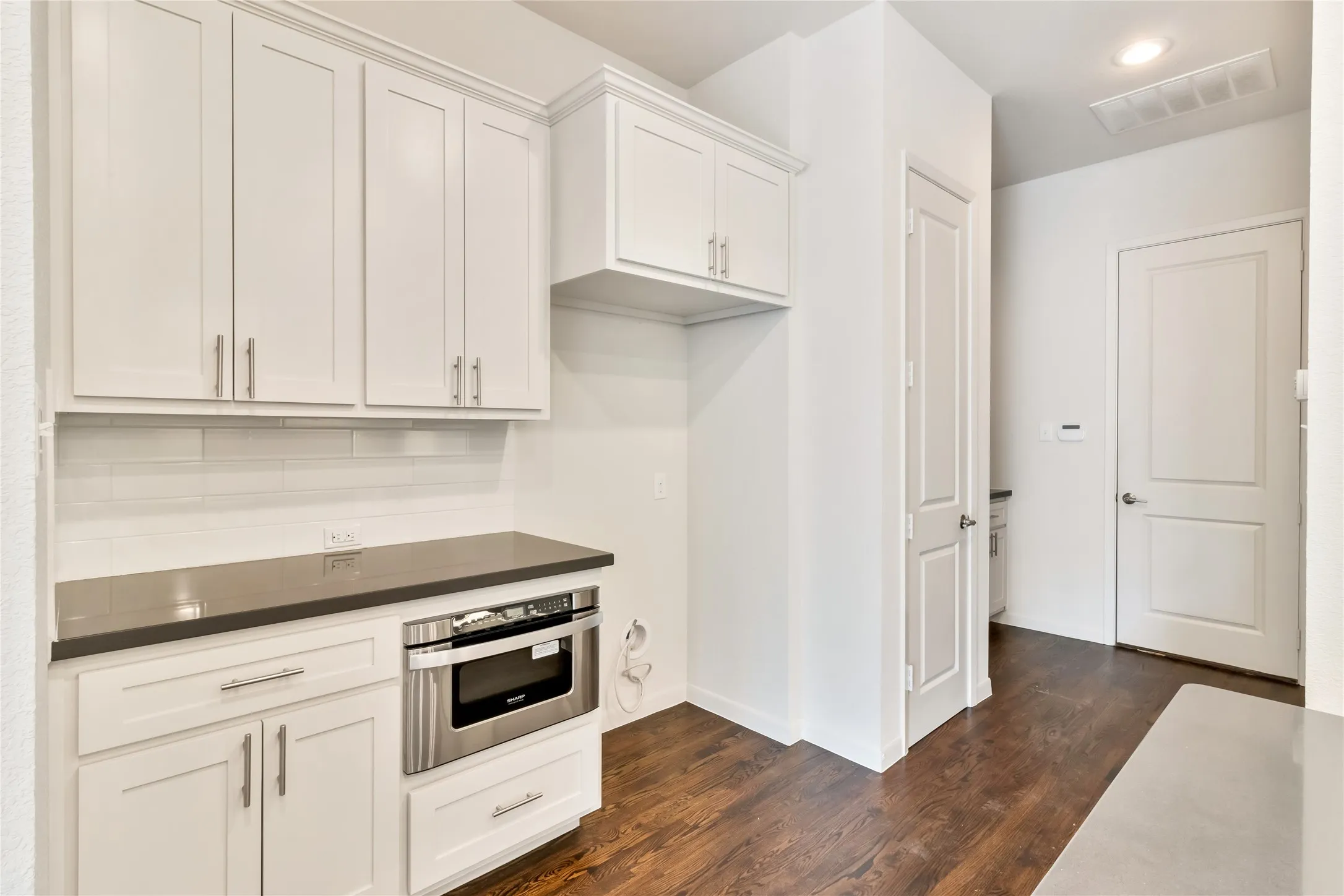 Townhouse For Sale in Tarrant County , 3634 Tulsa Way, Fort Worth, Texas 76107, 3 Bedroom, 3 Bathroom, 2 Garage spaces, 1,836 Sqft, built in 2016, mls#21400911, Real Estate Agent in Fort Worth, Homes For Sale in Tarrant county, Homes For Sale in Fort Worth, Realtor in Fort Worth Texas, Real Estate Brokerage Independent Realty Texas, Luminita Cordes Realtor