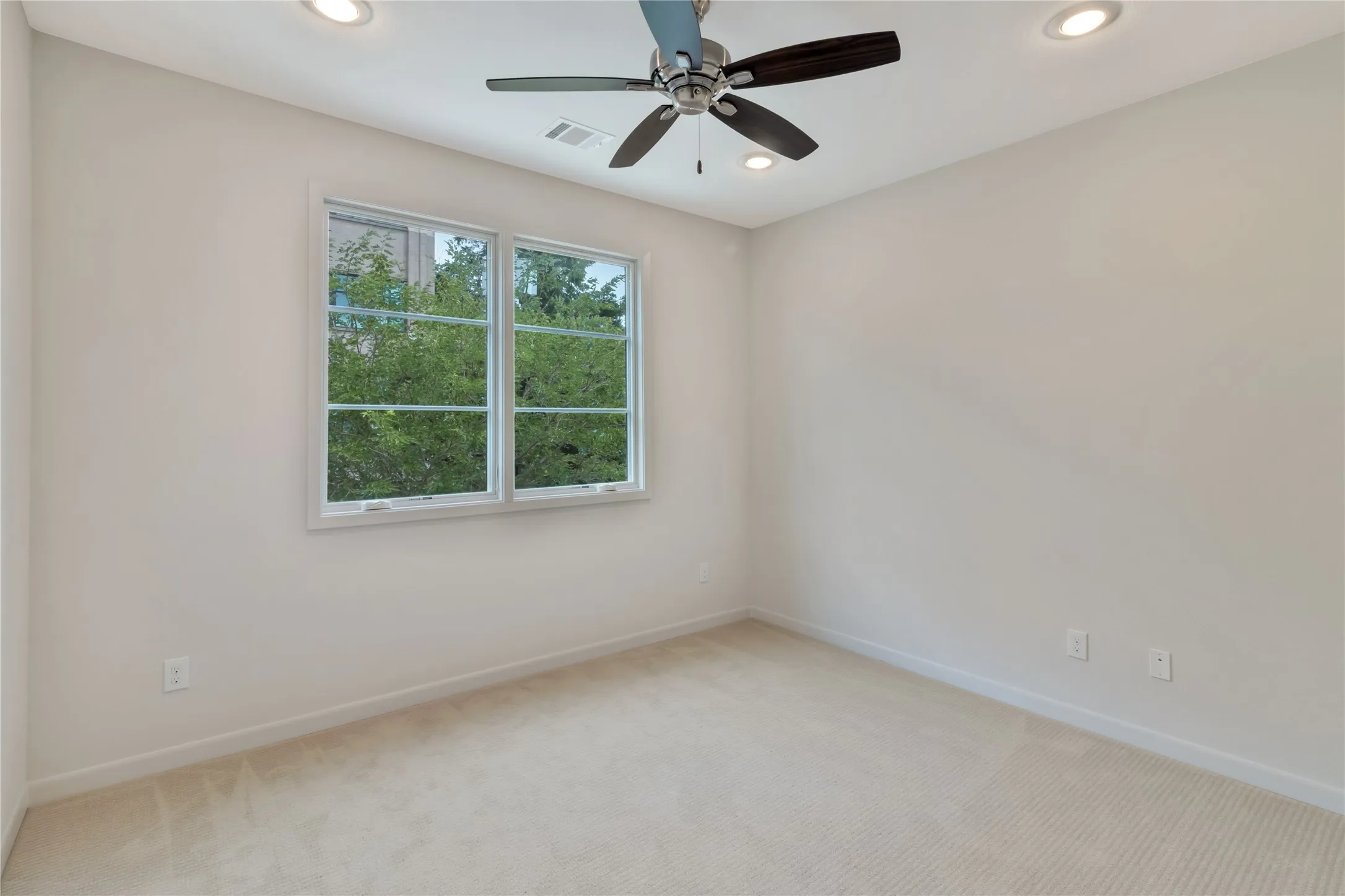 Townhouse For Sale in Tarrant County , 3634 Tulsa Way, Fort Worth, Texas 76107, 3 Bedroom, 3 Bathroom, 2 Garage spaces, 1,836 Sqft, built in 2016, mls#21400911, Real Estate Agent in Fort Worth, Homes For Sale in Tarrant county, Homes For Sale in Fort Worth, Realtor in Fort Worth Texas, Real Estate Brokerage Independent Realty Texas, Luminita Cordes Realtor