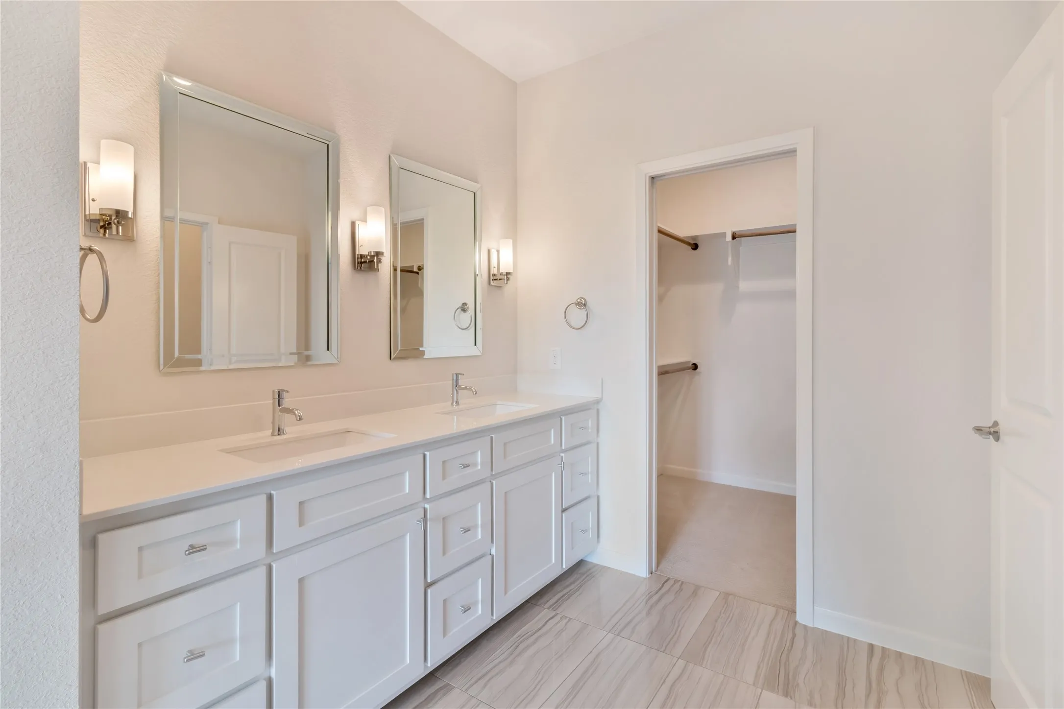 Townhouse For Sale in Tarrant County , 3634 Tulsa Way, Fort Worth, Texas 76107, 3 Bedroom, 3 Bathroom, 2 Garage spaces, 1,836 Sqft, built in 2016, mls#21400911, Real Estate Agent in Fort Worth, Homes For Sale in Tarrant county, Homes For Sale in Fort Worth, Realtor in Fort Worth Texas, Real Estate Brokerage Independent Realty Texas, Luminita Cordes Realtor