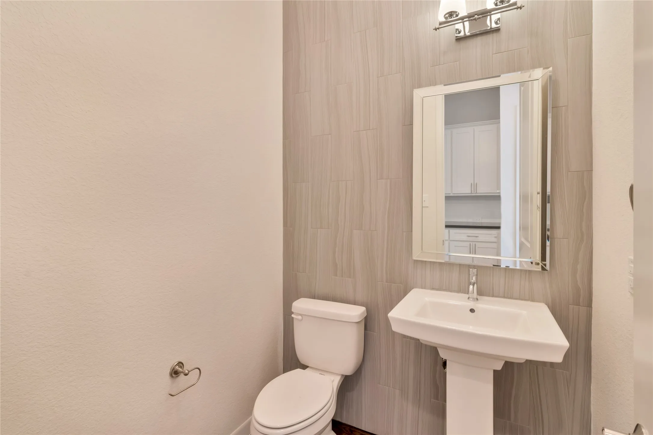 Townhouse For Sale in Tarrant County , 3634 Tulsa Way, Fort Worth, Texas 76107, 3 Bedroom, 3 Bathroom, 2 Garage spaces, 1,836 Sqft, built in 2016, mls#21400911, Real Estate Agent in Fort Worth, Homes For Sale in Tarrant county, Homes For Sale in Fort Worth, Realtor in Fort Worth Texas, Real Estate Brokerage Independent Realty Texas, Luminita Cordes Realtor