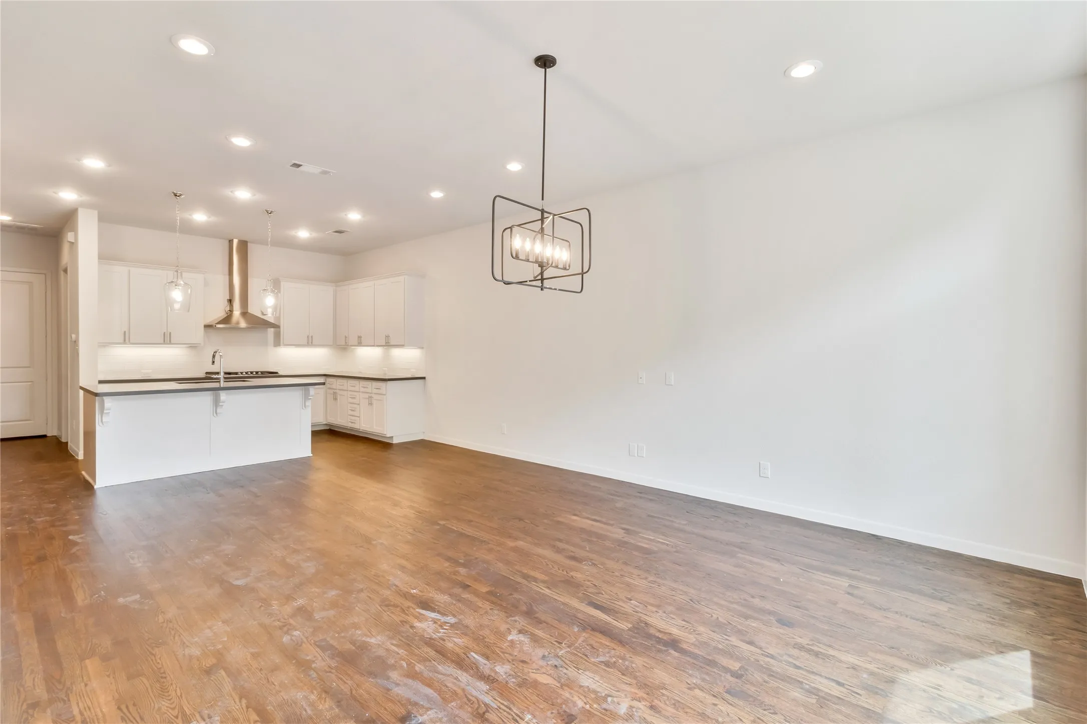 Townhouse For Sale in Tarrant County , 3634 Tulsa Way, Fort Worth, Texas 76107, 3 Bedroom, 3 Bathroom, 2 Garage spaces, 1,836 Sqft, built in 2016, mls#21400911, Real Estate Agent in Fort Worth, Homes For Sale in Tarrant county, Homes For Sale in Fort Worth, Realtor in Fort Worth Texas, Real Estate Brokerage Independent Realty Texas, Luminita Cordes Realtor
