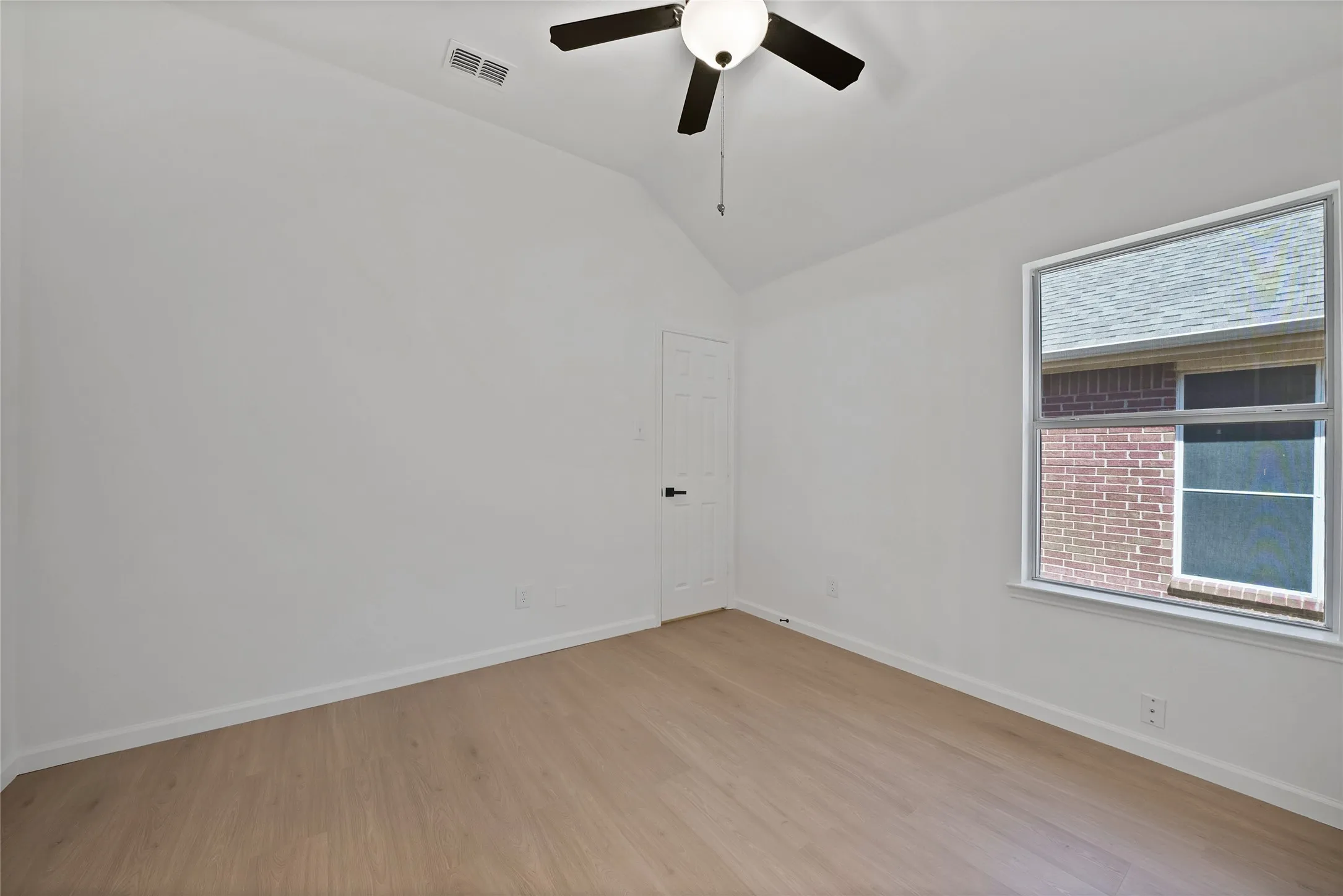 Another secondary bedroom, so much versatility.