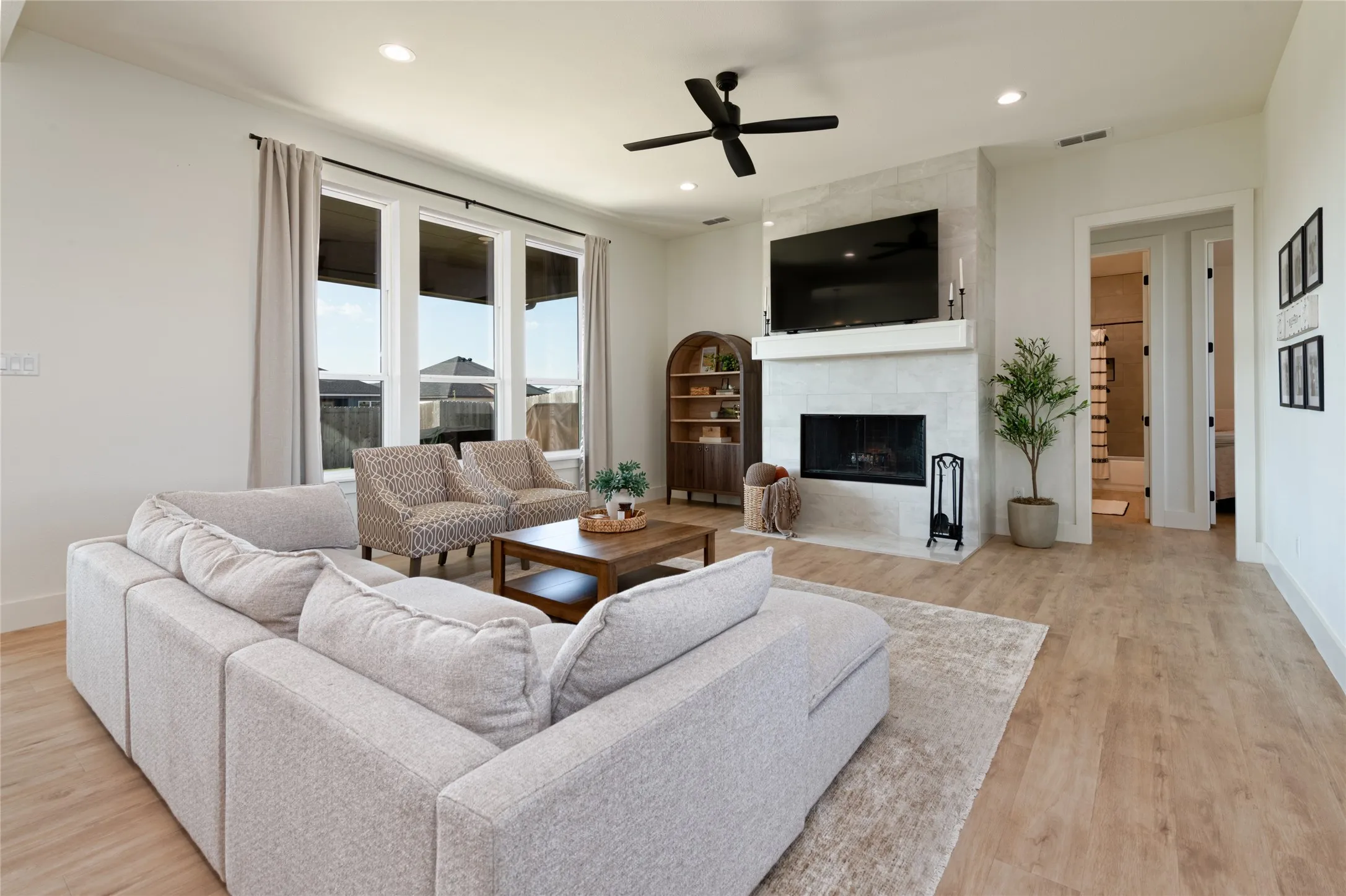 Single Family Residence For Sale in Taylor County , 317 Blackhawk Drive, Abilene, Texas 79602, 4 Bedroom, 2 Bathroom, 2 Garage spaces, 1,863 Sqft, built in 2023, mls#21400743, Real Estate Agent in Abilene, Homes For Sale in Taylor county, Homes For Sale in Abilene, Realtor in Abilene Texas, Real Estate Brokerage Independent Realty Texas, Luminita Cordes Realtor