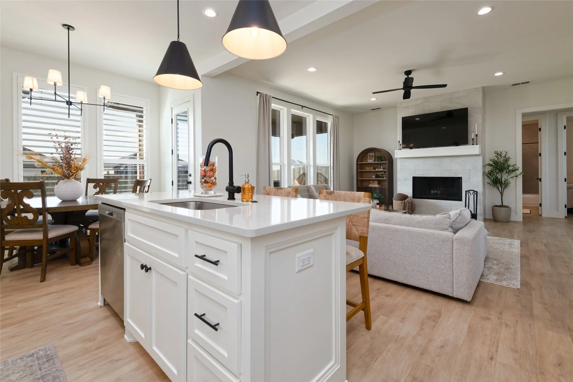 Single Family Residence For Sale in Taylor County , 317 Blackhawk Drive, Abilene, Texas 79602, 4 Bedroom, 2 Bathroom, 2 Garage spaces, 1,863 Sqft, built in 2023, mls#21400743, Real Estate Agent in Abilene, Homes For Sale in Taylor county, Homes For Sale in Abilene, Realtor in Abilene Texas, Real Estate Brokerage Independent Realty Texas, Luminita Cordes Realtor