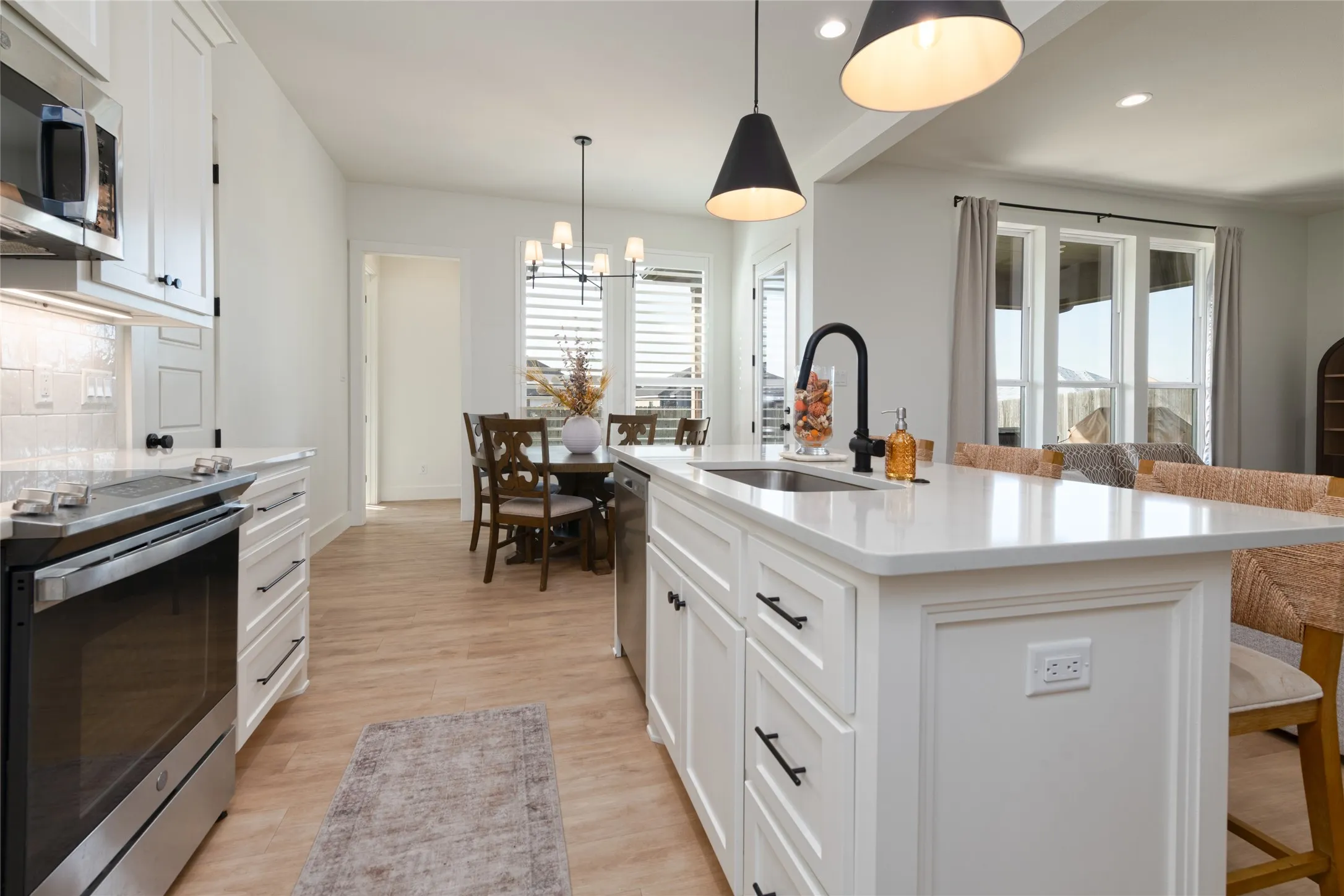 Single Family Residence For Sale in Taylor County , 317 Blackhawk Drive, Abilene, Texas 79602, 4 Bedroom, 2 Bathroom, 2 Garage spaces, 1,863 Sqft, built in 2023, mls#21400743, Real Estate Agent in Abilene, Homes For Sale in Taylor county, Homes For Sale in Abilene, Realtor in Abilene Texas, Real Estate Brokerage Independent Realty Texas, Luminita Cordes Realtor