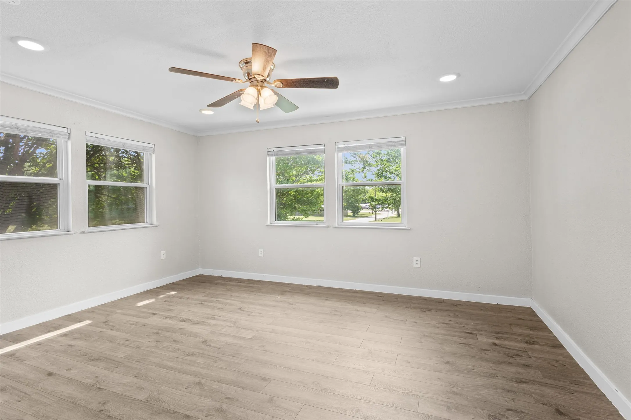 Single Family Residence For Sale in Wise County , 107 S Flower Lane, Chico, Texas 76431, 3 Bedroom, 2 Bathroom, 1 Garage spaces, 1,231 Sqft, built in 1960, mls#21399843, Real Estate Agent in Chico, Homes For Sale in Wise county, Homes For Sale in Chico, Realtor in Chico Texas, Real Estate Brokerage Independent Realty Texas, Luminita Cordes Realtor
