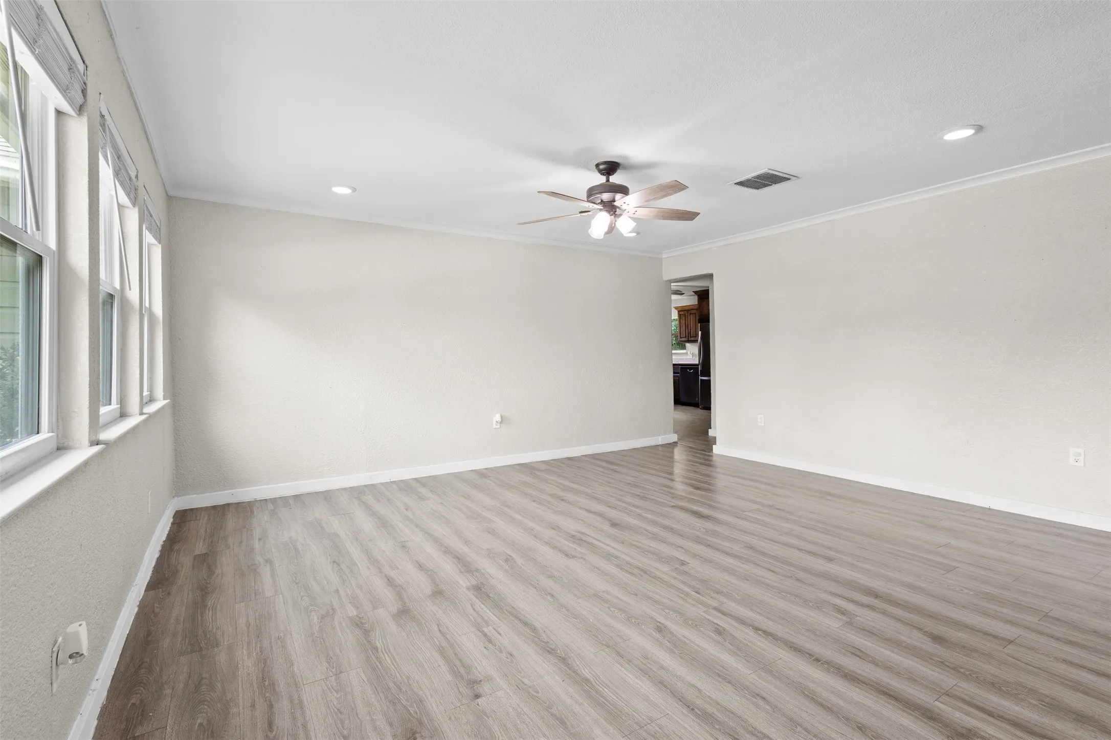 Single Family Residence For Sale in Wise County , 107 S Flower Lane, Chico, Texas 76431, 3 Bedroom, 2 Bathroom, 1 Garage spaces, 1,231 Sqft, built in 1960, mls#21399843, Real Estate Agent in Chico, Homes For Sale in Wise county, Homes For Sale in Chico, Realtor in Chico Texas, Real Estate Brokerage Independent Realty Texas, Luminita Cordes Realtor