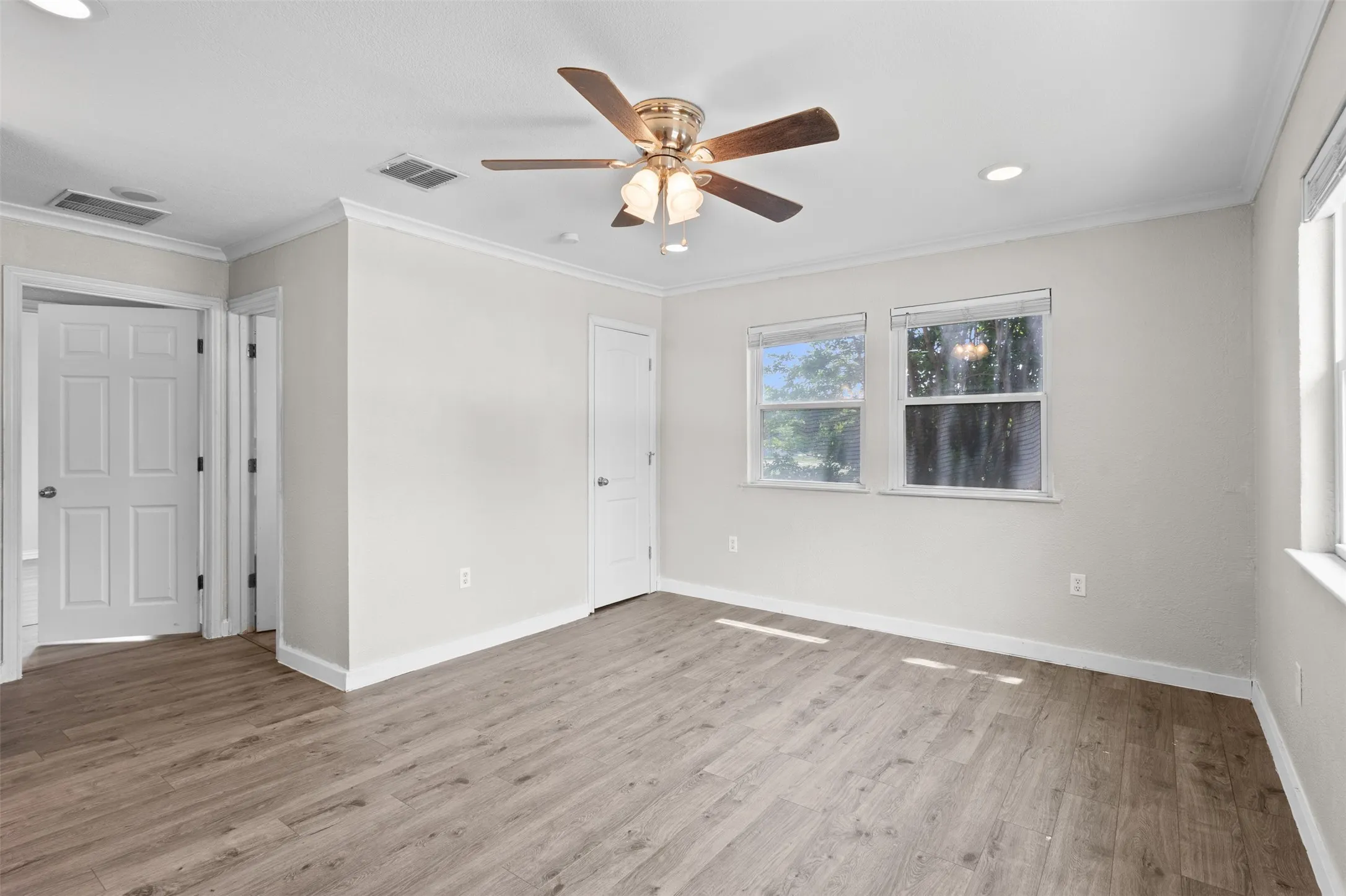 Single Family Residence For Sale in Wise County , 107 S Flower Lane, Chico, Texas 76431, 3 Bedroom, 2 Bathroom, 1 Garage spaces, 1,231 Sqft, built in 1960, mls#21399843, Real Estate Agent in Chico, Homes For Sale in Wise county, Homes For Sale in Chico, Realtor in Chico Texas, Real Estate Brokerage Independent Realty Texas, Luminita Cordes Realtor