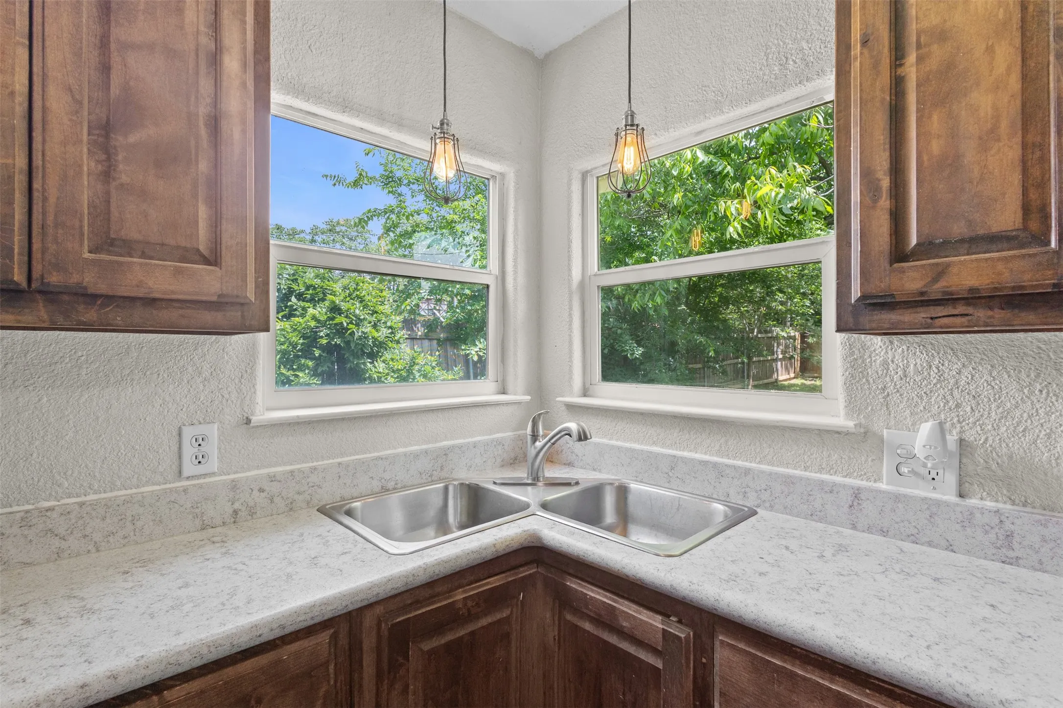 Single Family Residence For Sale in Wise County , 107 S Flower Lane, Chico, Texas 76431, 3 Bedroom, 2 Bathroom, 1 Garage spaces, 1,231 Sqft, built in 1960, mls#21399843, Real Estate Agent in Chico, Homes For Sale in Wise county, Homes For Sale in Chico, Realtor in Chico Texas, Real Estate Brokerage Independent Realty Texas, Luminita Cordes Realtor