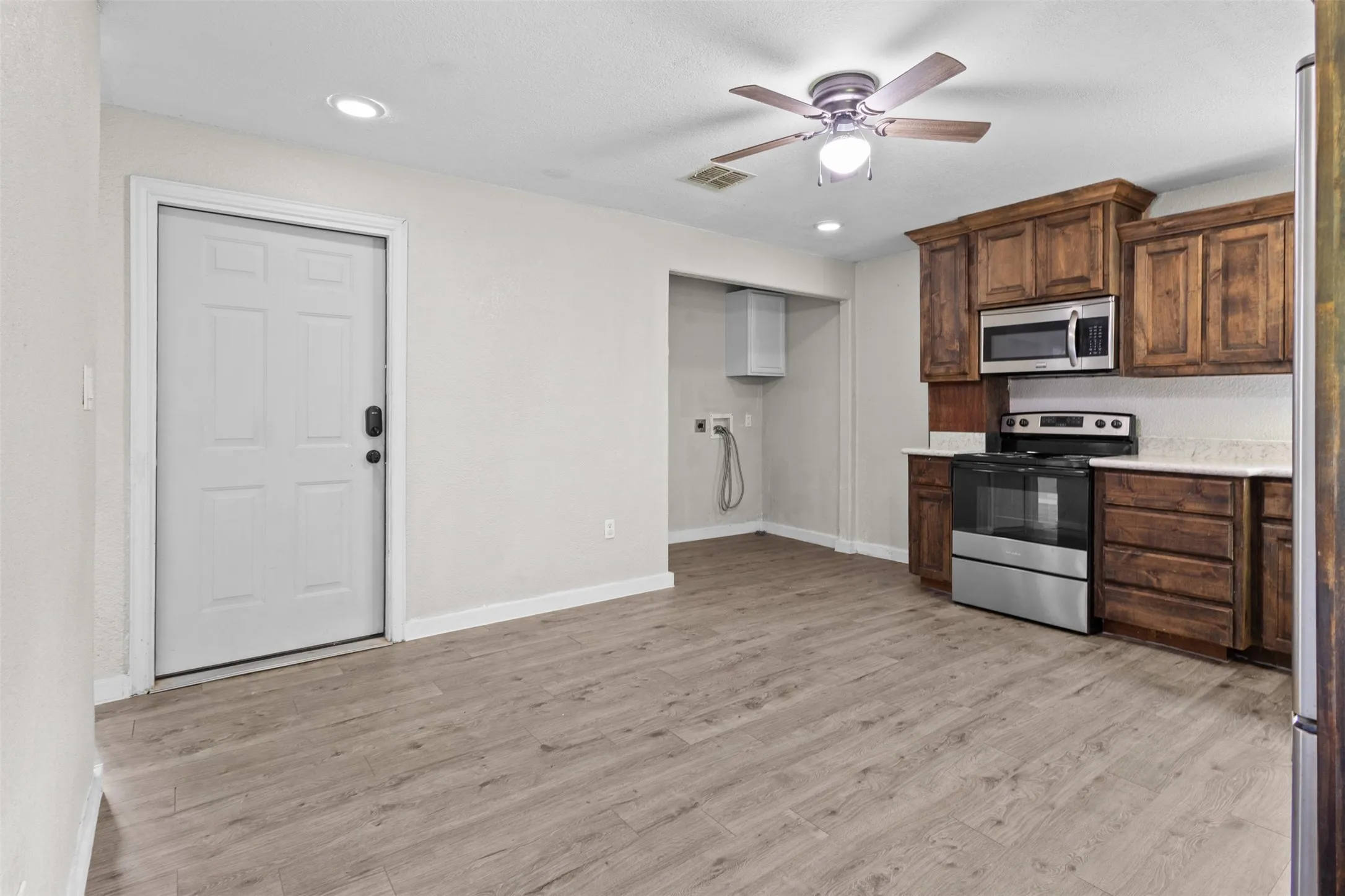 Single Family Residence For Sale in Wise County , 107 S Flower Lane, Chico, Texas 76431, 3 Bedroom, 2 Bathroom, 1 Garage spaces, 1,231 Sqft, built in 1960, mls#21399843, Real Estate Agent in Chico, Homes For Sale in Wise county, Homes For Sale in Chico, Realtor in Chico Texas, Real Estate Brokerage Independent Realty Texas, Luminita Cordes Realtor