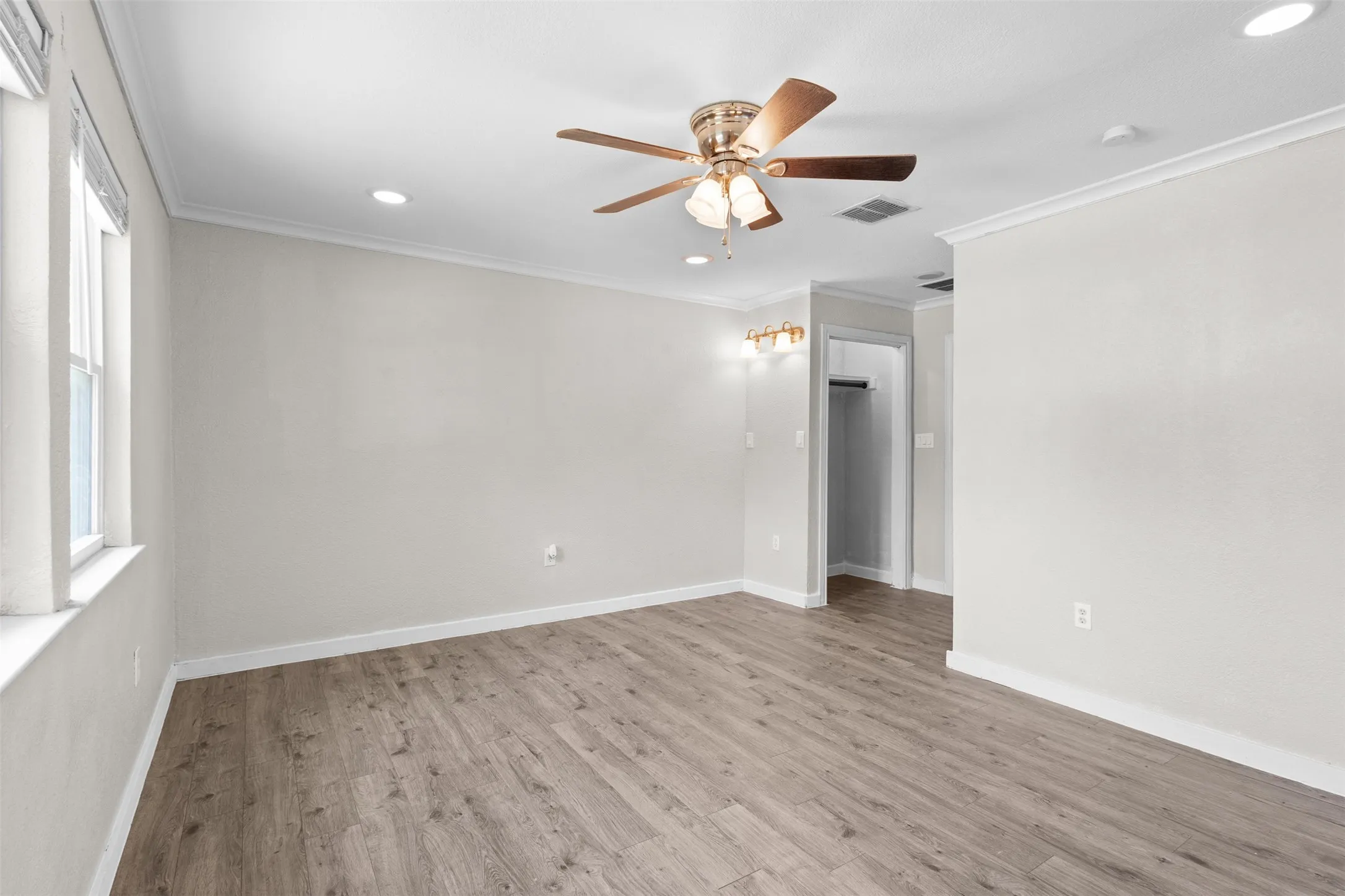 Single Family Residence For Sale in Wise County , 107 S Flower Lane, Chico, Texas 76431, 3 Bedroom, 2 Bathroom, 1 Garage spaces, 1,231 Sqft, built in 1960, mls#21399843, Real Estate Agent in Chico, Homes For Sale in Wise county, Homes For Sale in Chico, Realtor in Chico Texas, Real Estate Brokerage Independent Realty Texas, Luminita Cordes Realtor