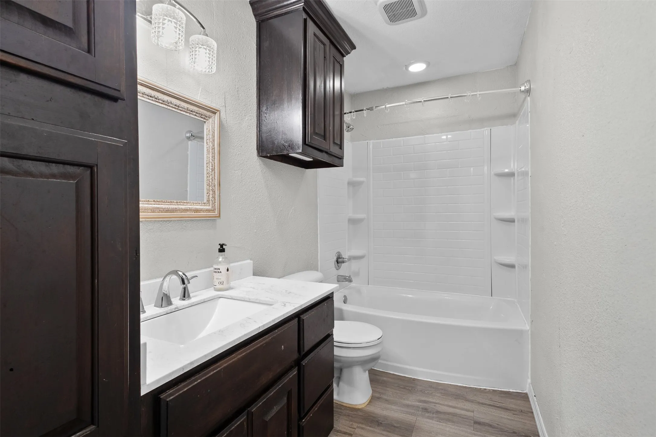 Single Family Residence For Sale in Wise County , 107 S Flower Lane, Chico, Texas 76431, 3 Bedroom, 2 Bathroom, 1 Garage spaces, 1,231 Sqft, built in 1960, mls#21399843, Real Estate Agent in Chico, Homes For Sale in Wise county, Homes For Sale in Chico, Realtor in Chico Texas, Real Estate Brokerage Independent Realty Texas, Luminita Cordes Realtor
