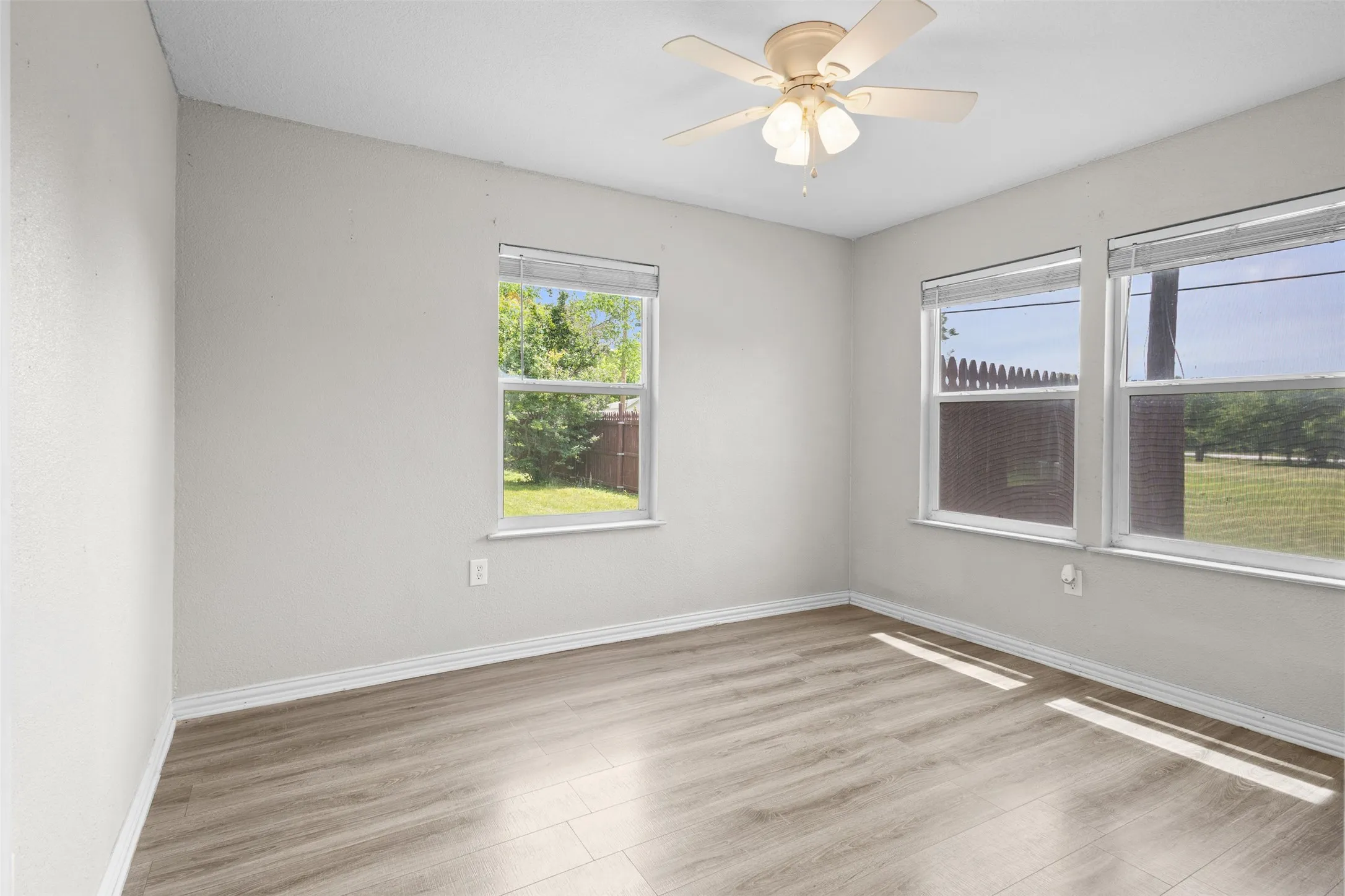 Single Family Residence For Sale in Wise County , 107 S Flower Lane, Chico, Texas 76431, 3 Bedroom, 2 Bathroom, 1 Garage spaces, 1,231 Sqft, built in 1960, mls#21399843, Real Estate Agent in Chico, Homes For Sale in Wise county, Homes For Sale in Chico, Realtor in Chico Texas, Real Estate Brokerage Independent Realty Texas, Luminita Cordes Realtor
