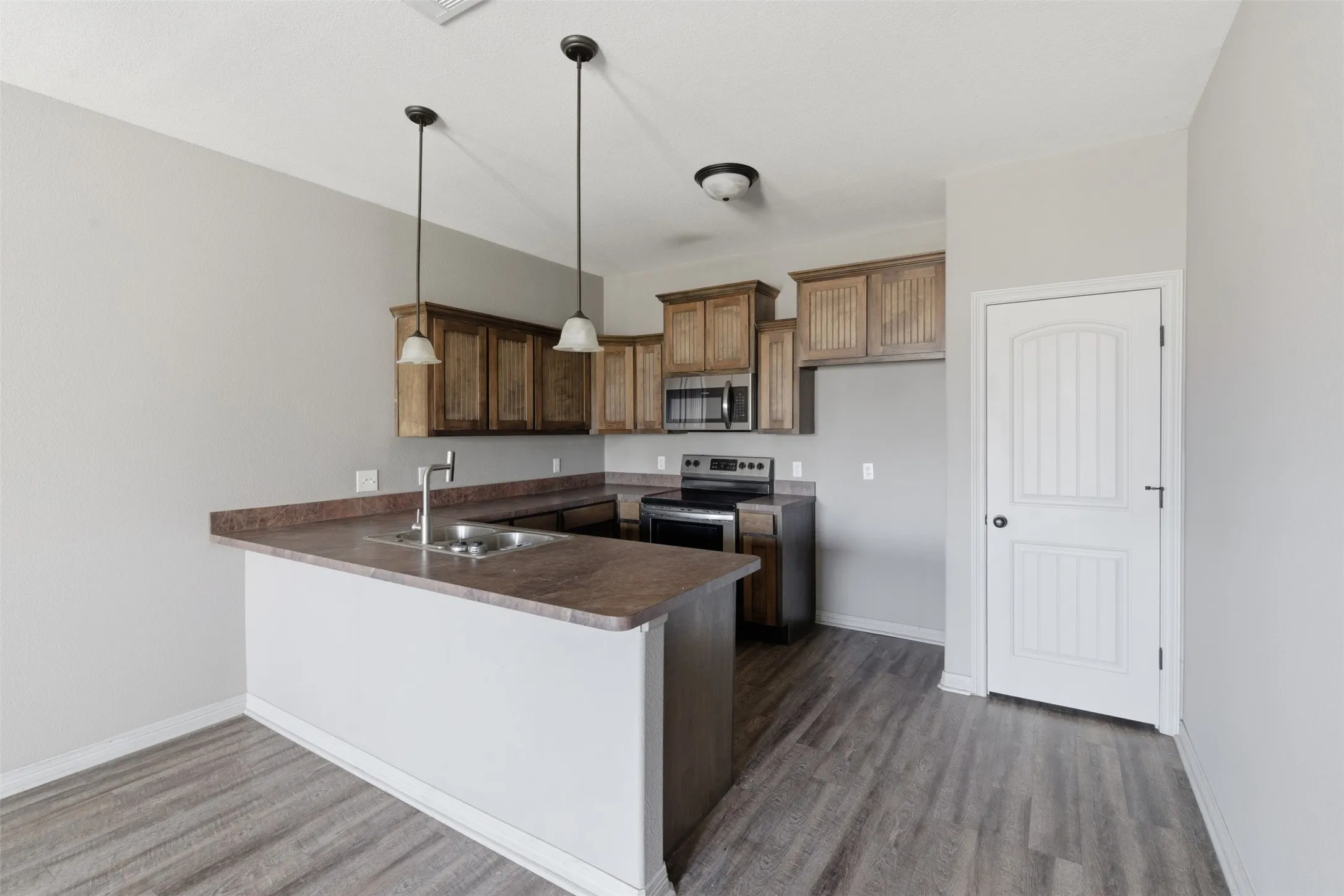 Quadruplex For Rent in Johnson County , 101 W Capps Street B, Rio Vista, Texas 76093, 2 Bedroom, 2 Bathroom, Garage spaces, 953 Sqft, built in 2018, mls#21400929, Real Estate Agent in Rio Vista, Homes For Rent in Johnson county, Homes For Rent in Rio Vista, Realtor in Rio Vista Texas, Real Estate Brokerage Independent Realty Texas, Luminita Cordes Realtor