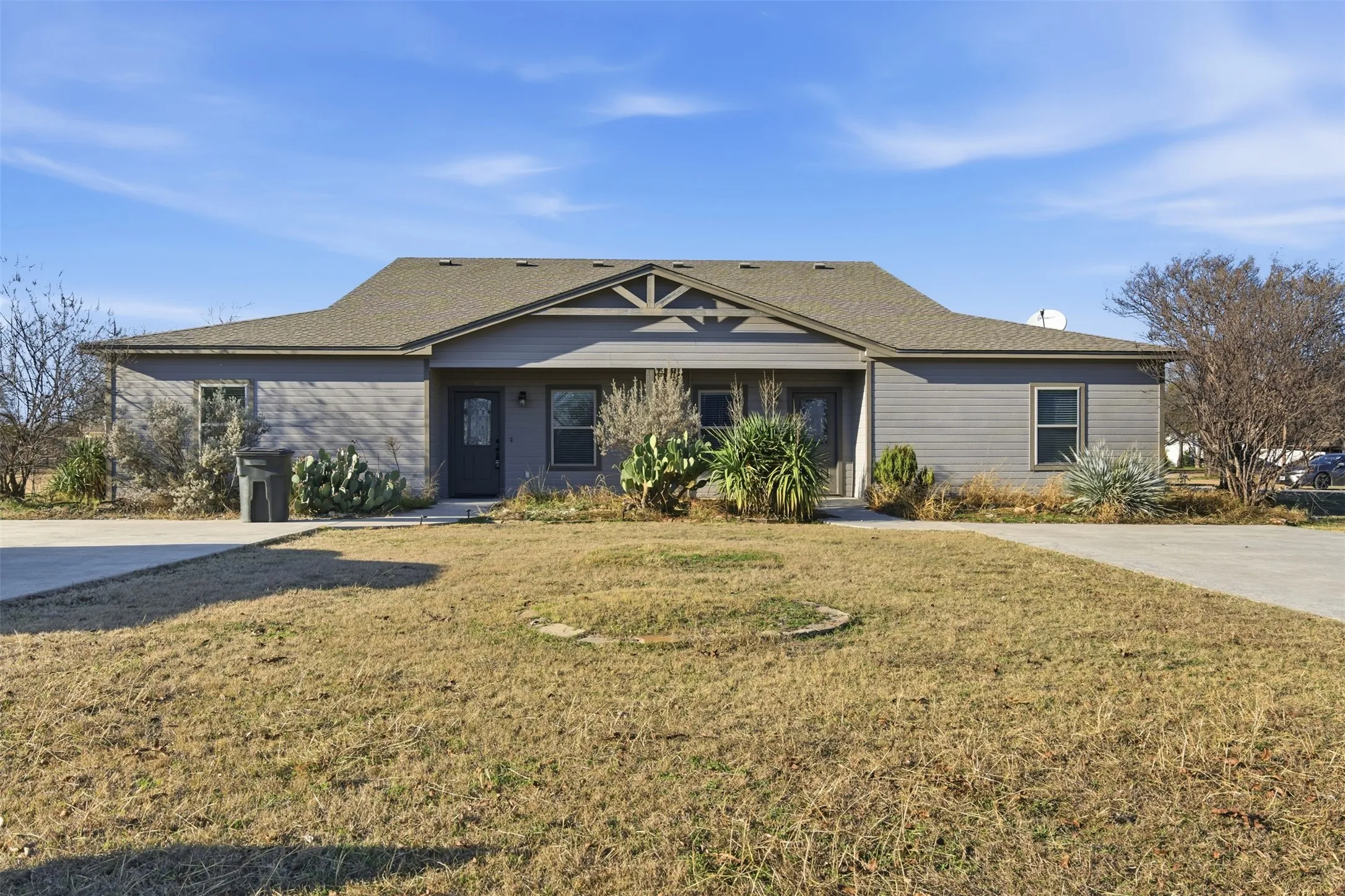 Quadruplex For Rent in Johnson County , 101 W Capps Street B, Rio Vista, Texas 76093, 2 Bedroom, 2 Bathroom, Garage spaces, 953 Sqft, built in 2018, mls#21400929, Real Estate Agent in Rio Vista, Homes For Rent in Johnson county, Homes For Rent in Rio Vista, Realtor in Rio Vista Texas, Real Estate Brokerage Independent Realty Texas, Luminita Cordes Realtor