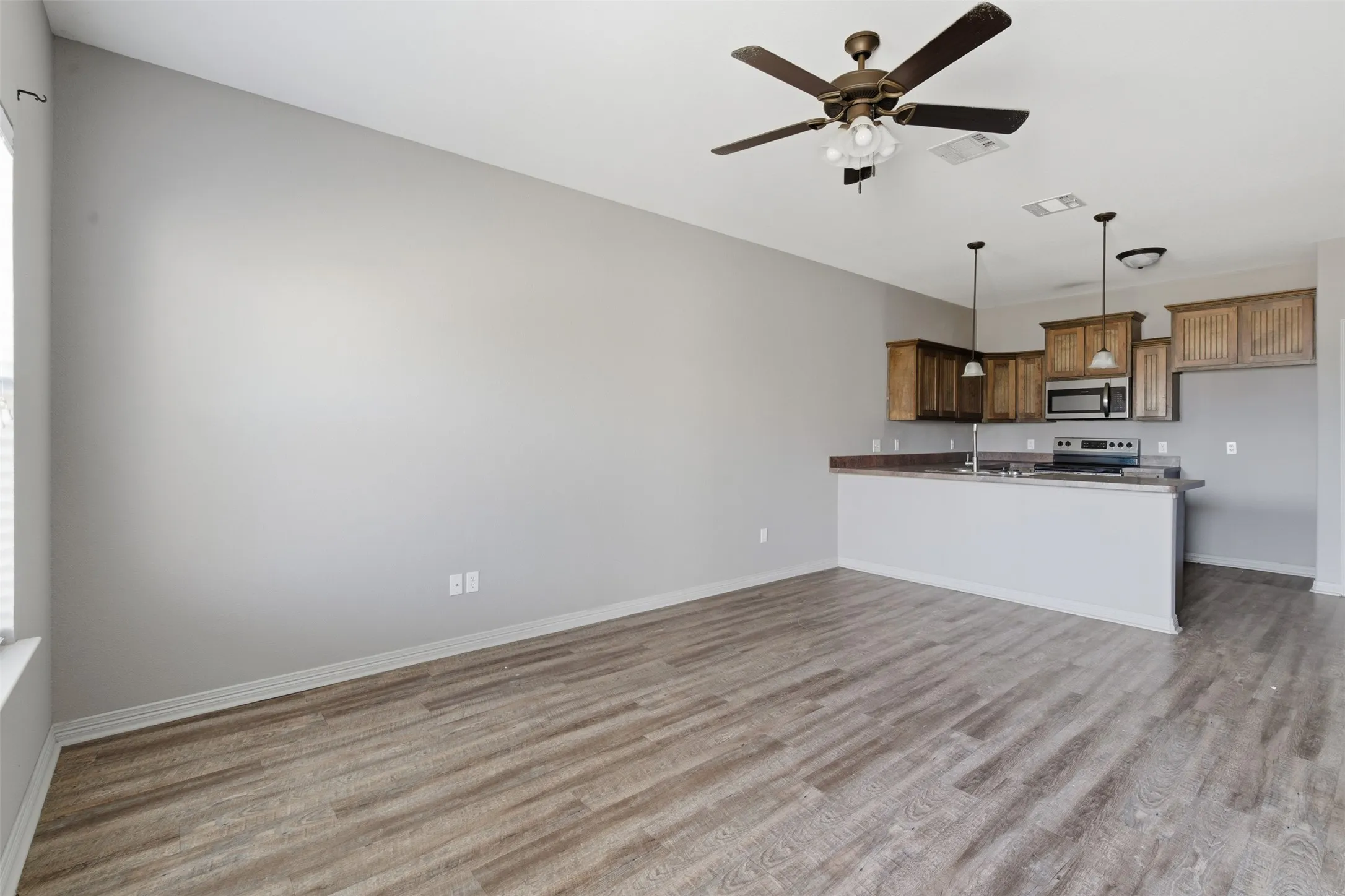 Quadruplex For Rent in Johnson County , 101 W Capps Street B, Rio Vista, Texas 76093, 2 Bedroom, 2 Bathroom, Garage spaces, 953 Sqft, built in 2018, mls#21400929, Real Estate Agent in Rio Vista, Homes For Rent in Johnson county, Homes For Rent in Rio Vista, Realtor in Rio Vista Texas, Real Estate Brokerage Independent Realty Texas, Luminita Cordes Realtor